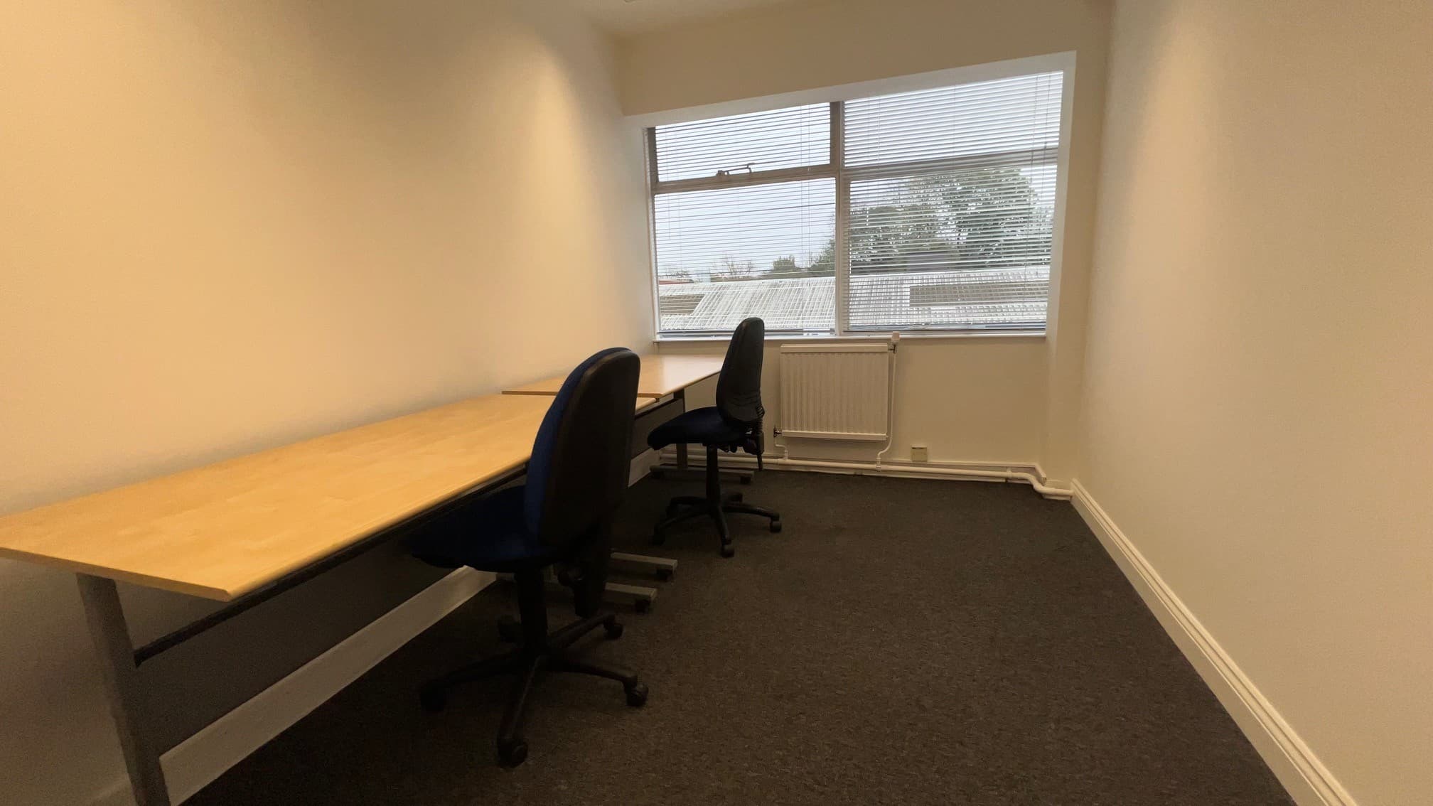 2 Desk Office