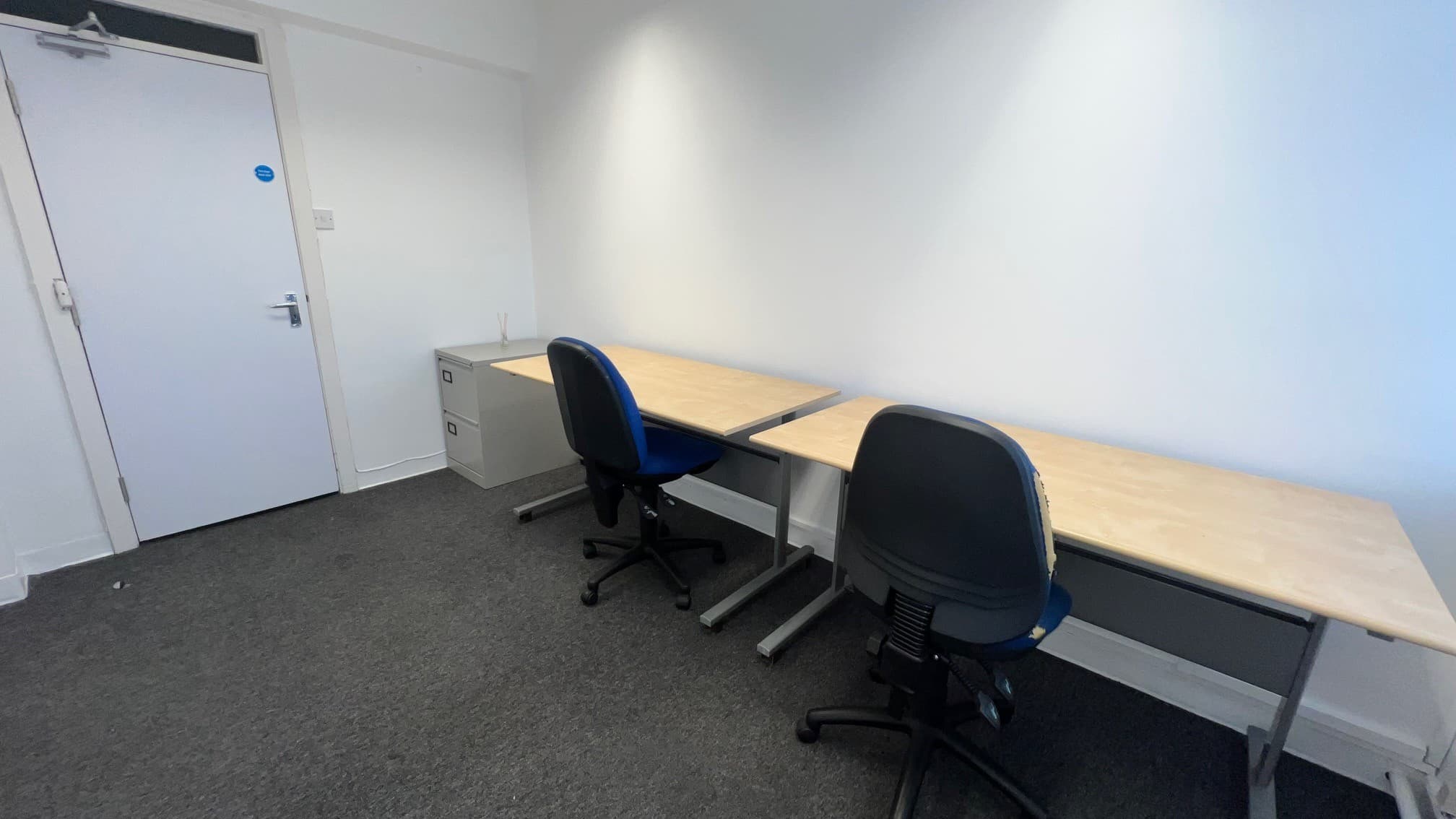 2 Desk Office