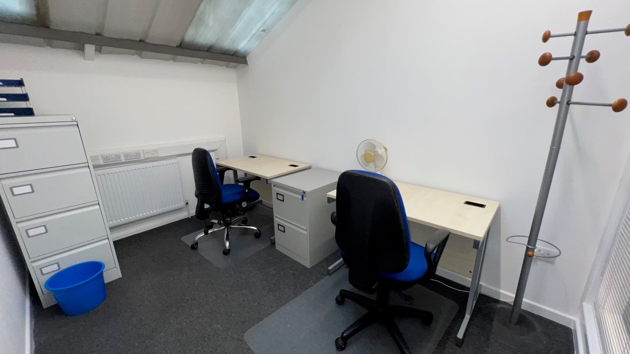 2 Desk Office