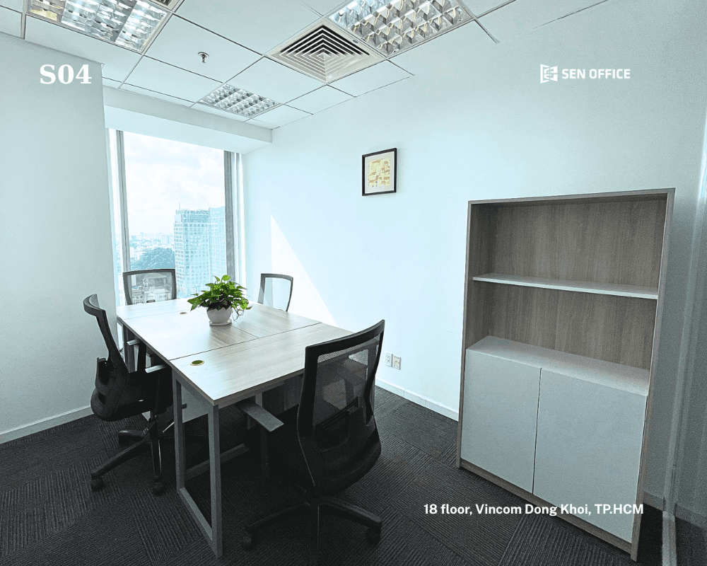 Room S04: 13.5m², 33,100,000 VND/month, 4 pax, view to Ly Tu Trong – Notre-Dame Cathedral – Diamond Plaza Room S04: 13.5m², 33,100,000 VND/month, 4 pax, view to Ly Tu Trong – Notre-Dame Cathedral – Diamond Plaza