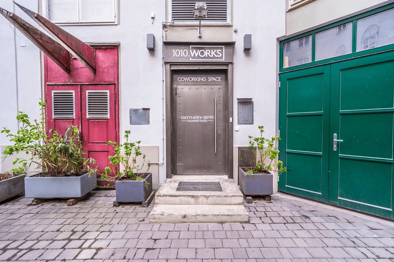 Direct access 24/7 to your business adress