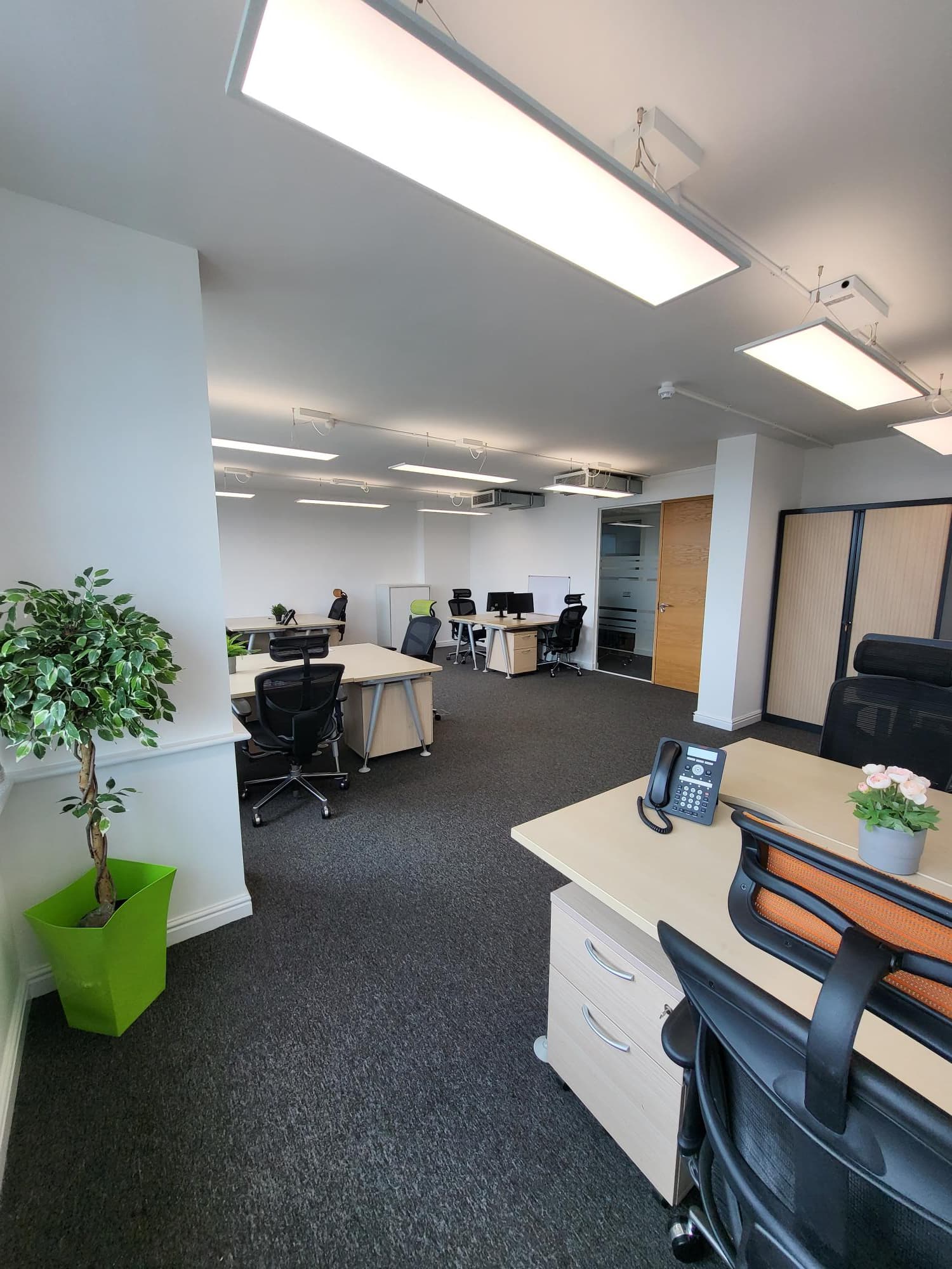 10-Desk Office