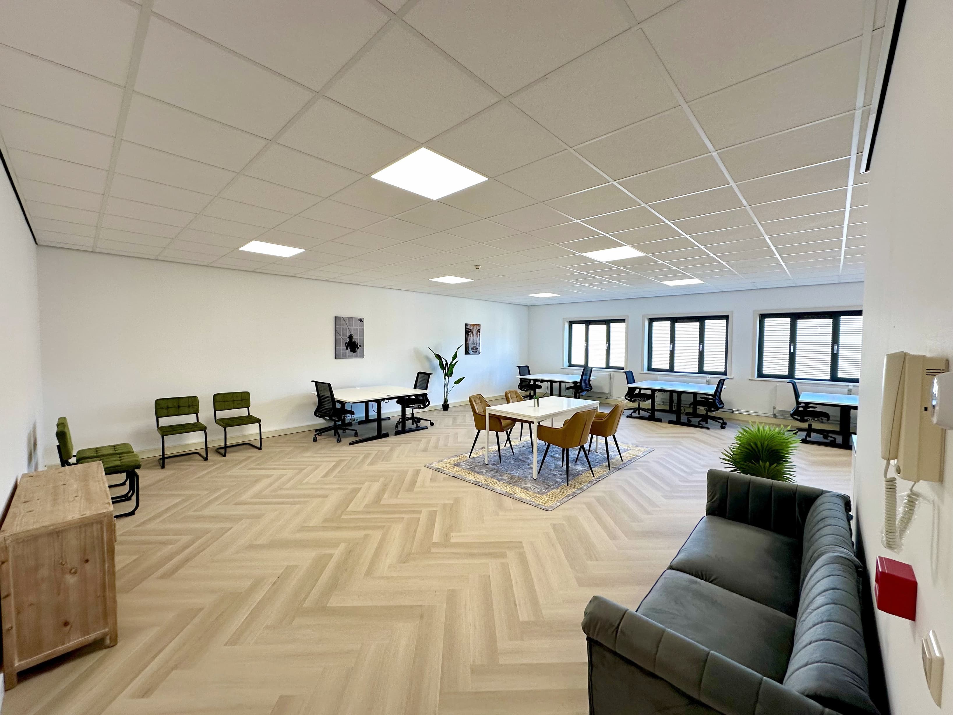 Office 11 is a light and plug & play office Office 11 is a light and plug & play office