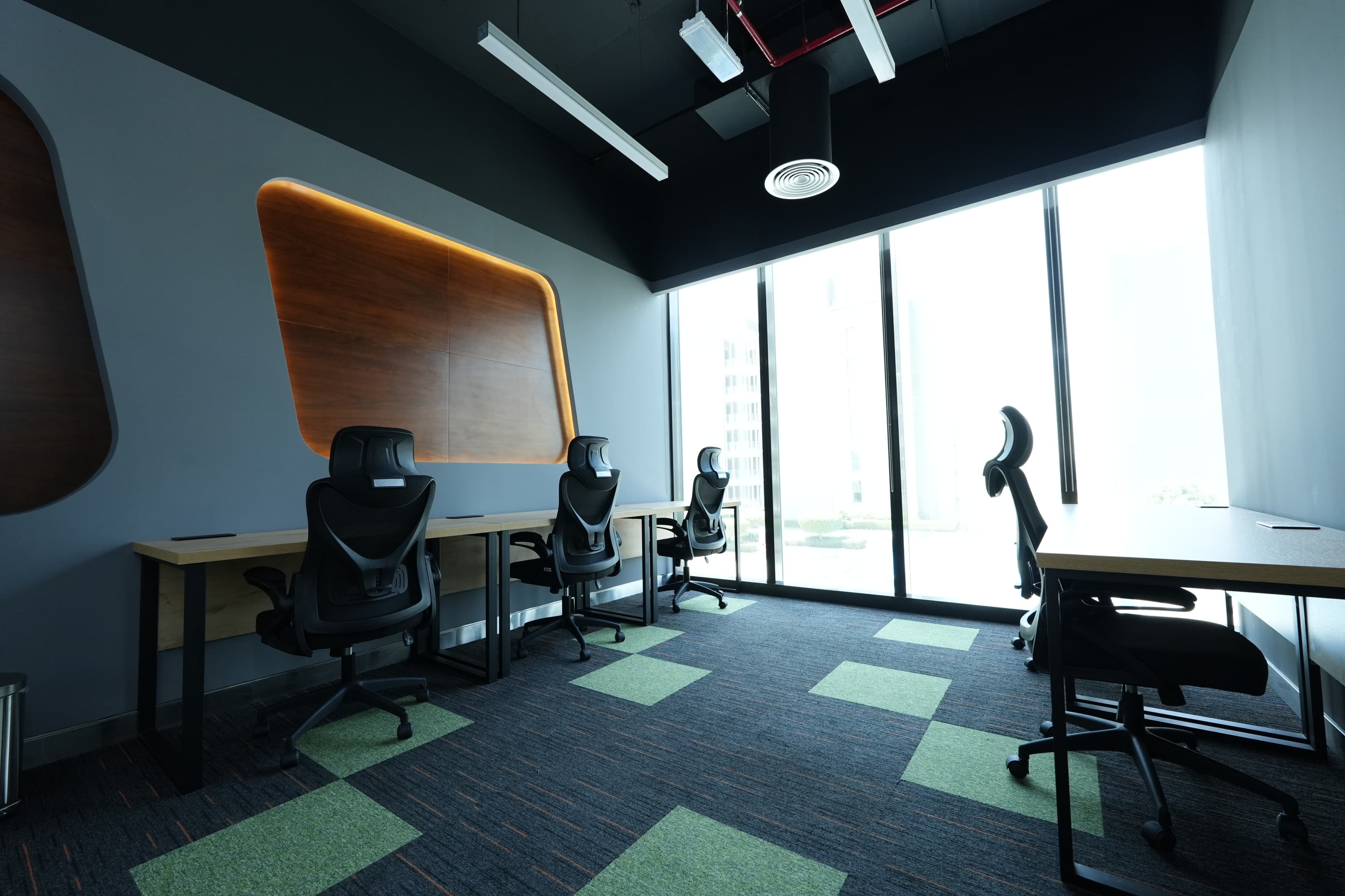 5-Desk Office