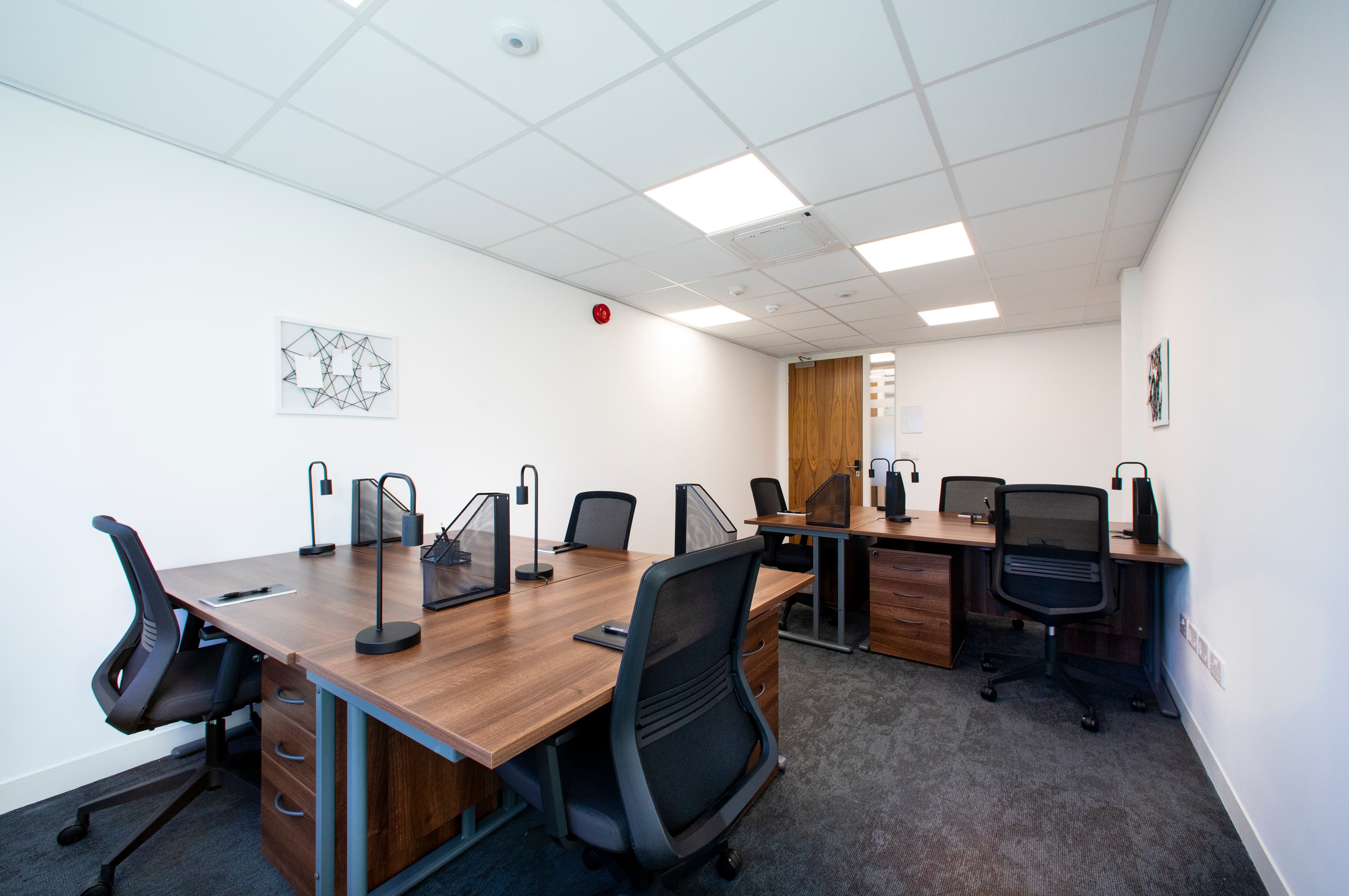 Our meeting rooms offer a professional setting, advanced tech, flexible layouts, and comfort for productive gatherings.