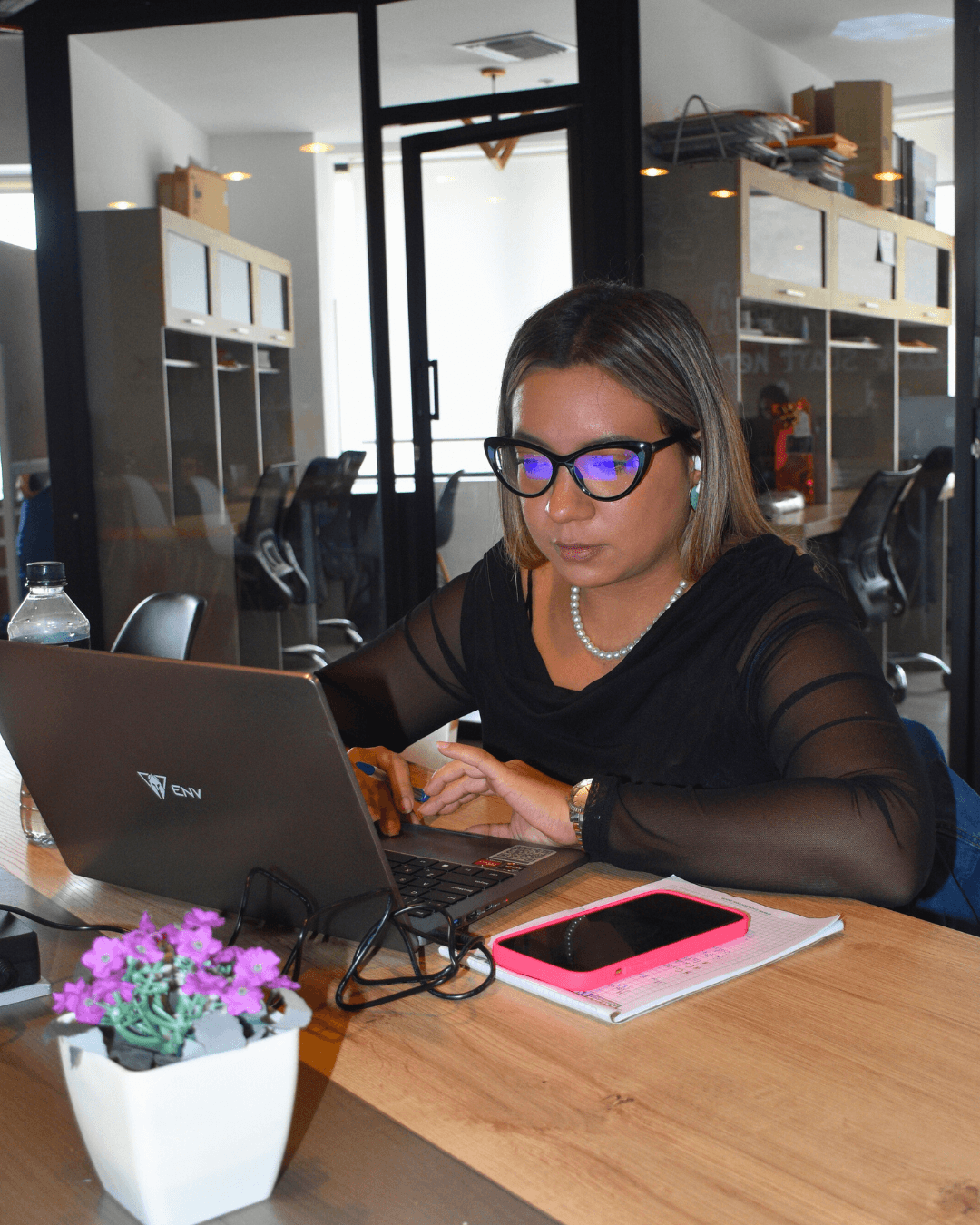 Espacio compartido con horario flexible, pensado para adaptarse a tu forma de trabajar. Espacio compartido con horario flexible, pensado para adaptarse a tu forma de trabajar.