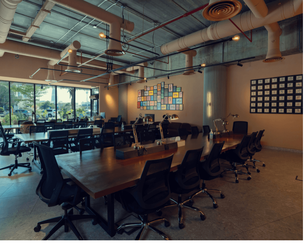 Hot Desk / Shared Space 