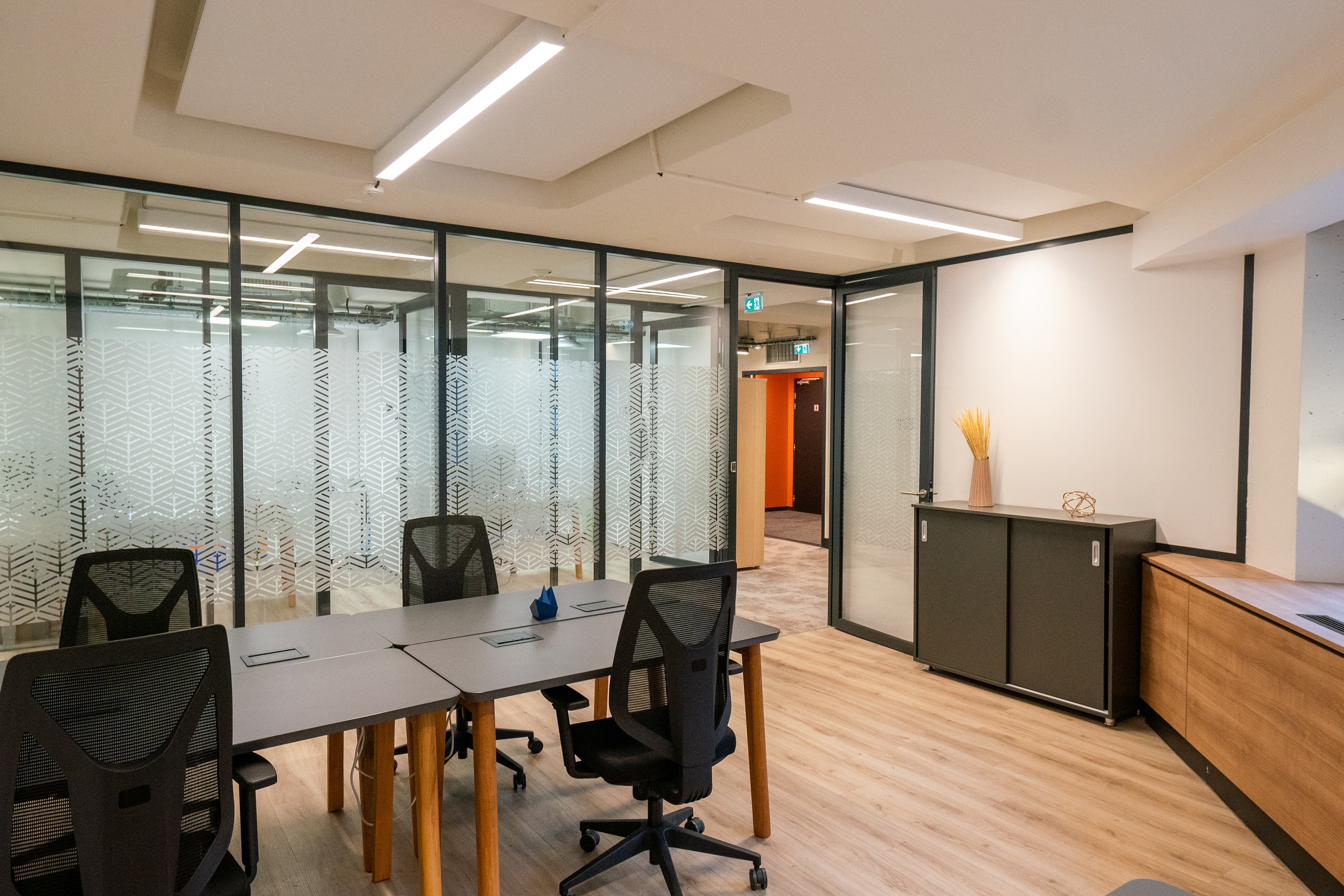 bureau pour 4 personnes