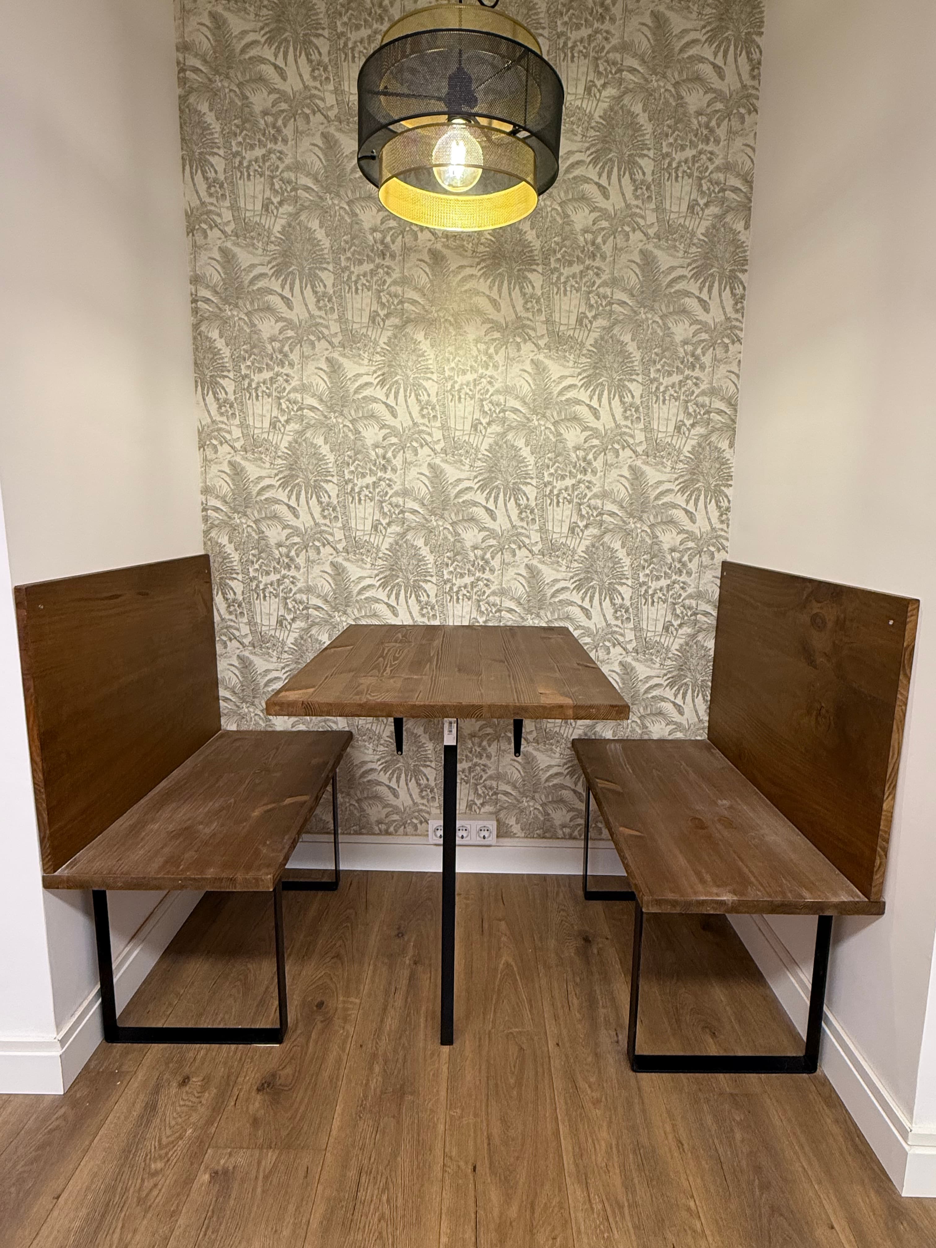 Comfortable corners for quick meetings