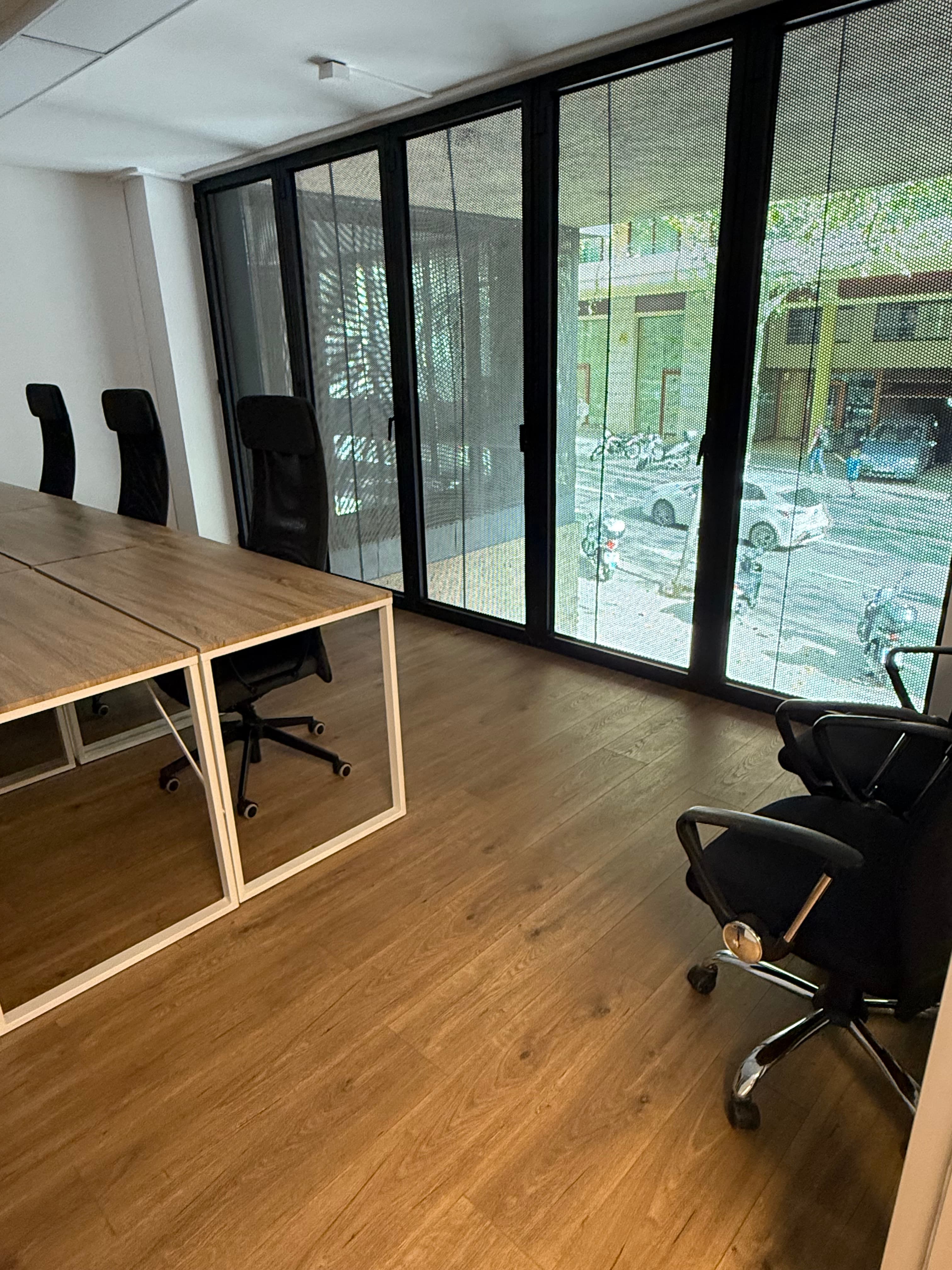 Shared individual desks available