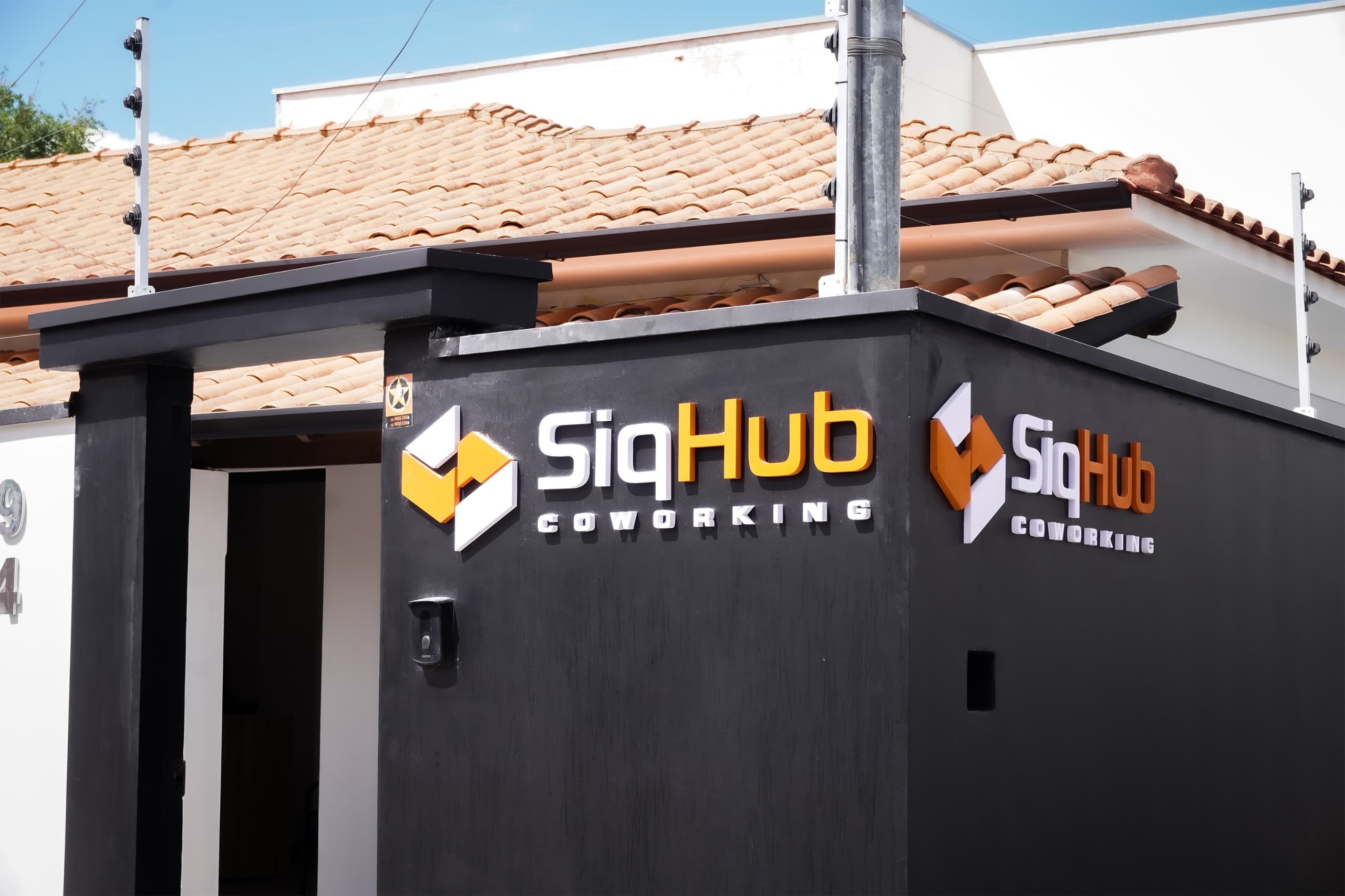 Fachada do SiqHub Coworking, no Centro de São Gonçalo do Sapucaí