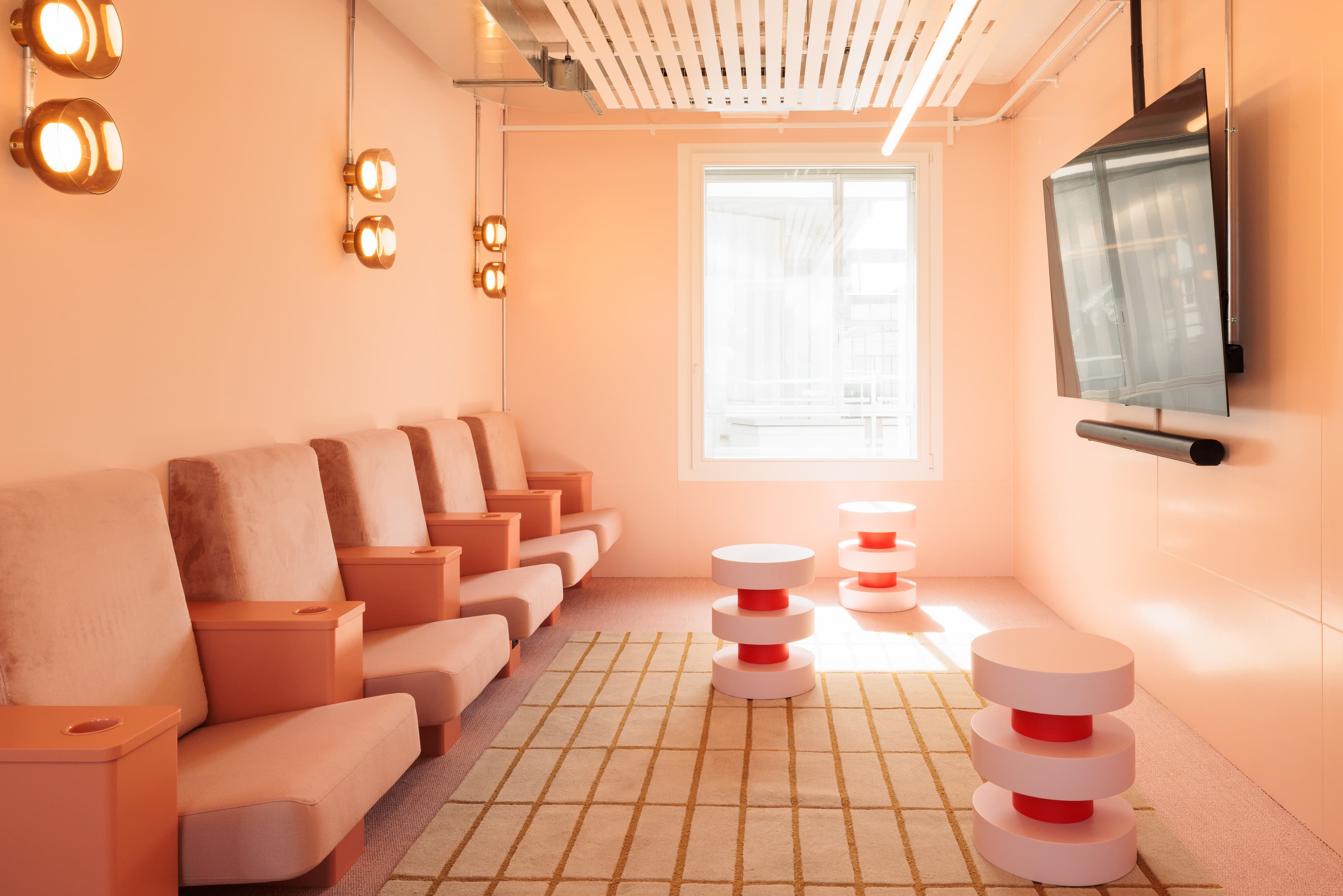 Meeting room cinema style