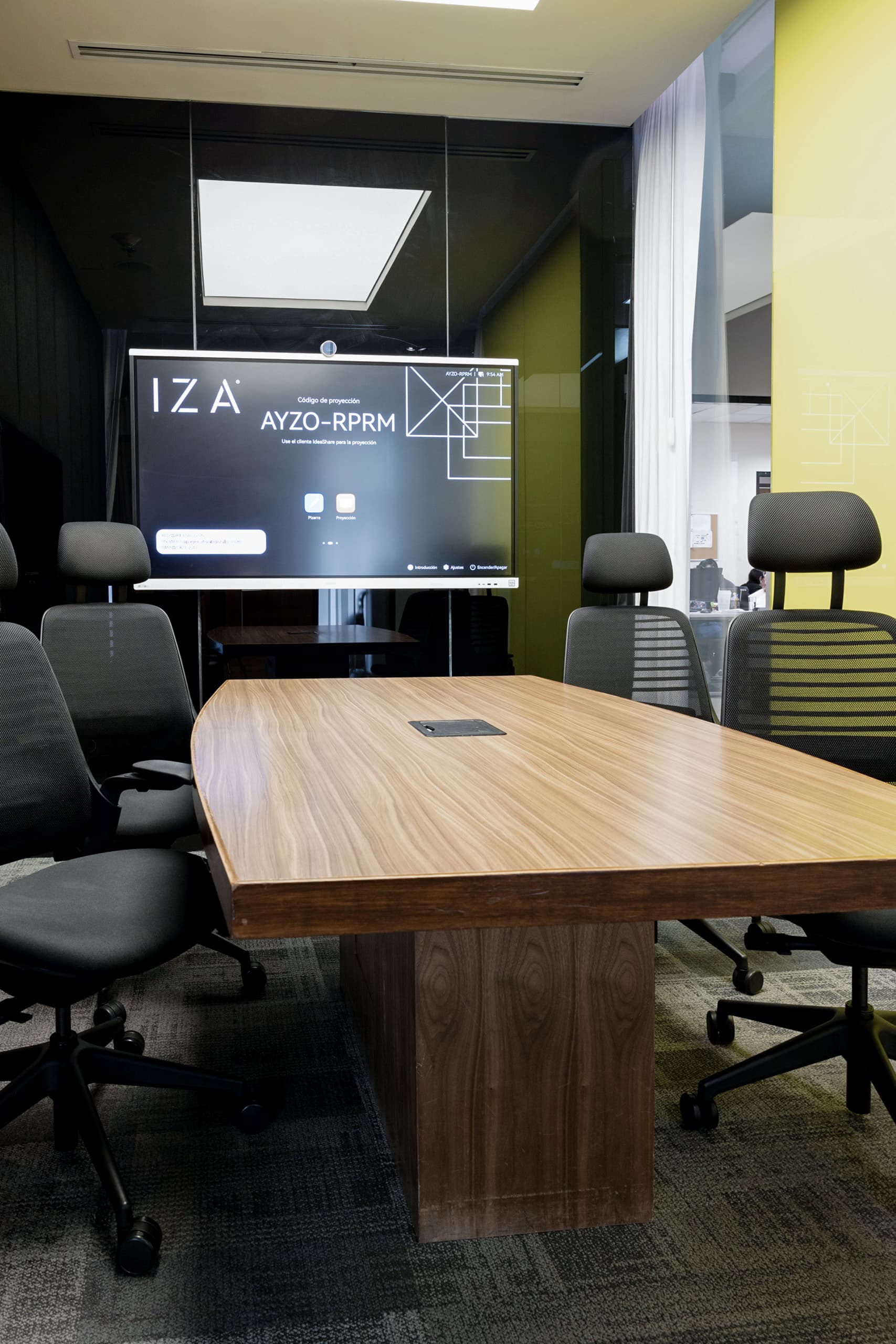 Learn about memberships designed for professionals who need access to IZA locations in Mexico.