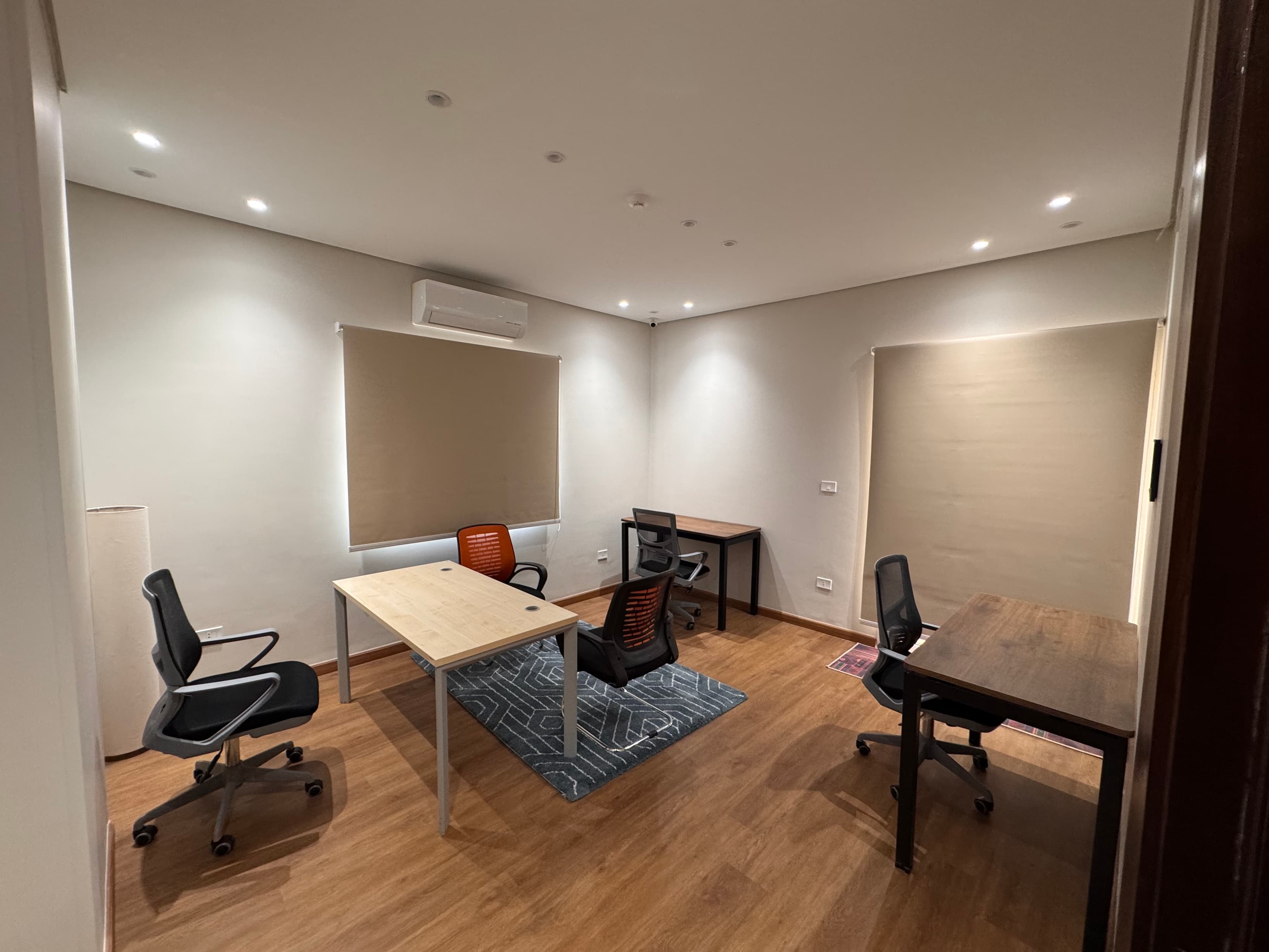 Private Desk and Custom Setup Private Desk and Custom Setup