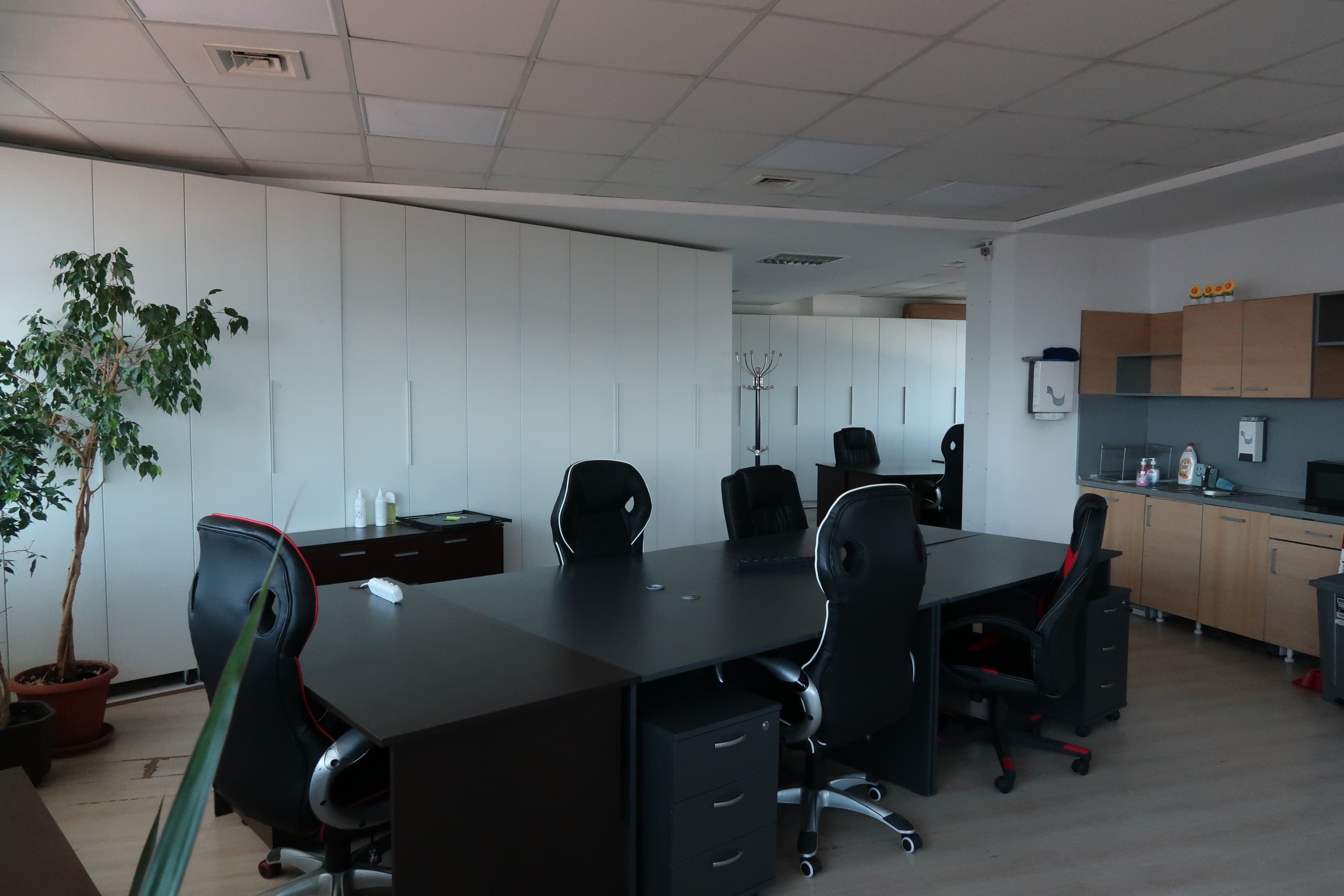 Desk can be moved as the client wish