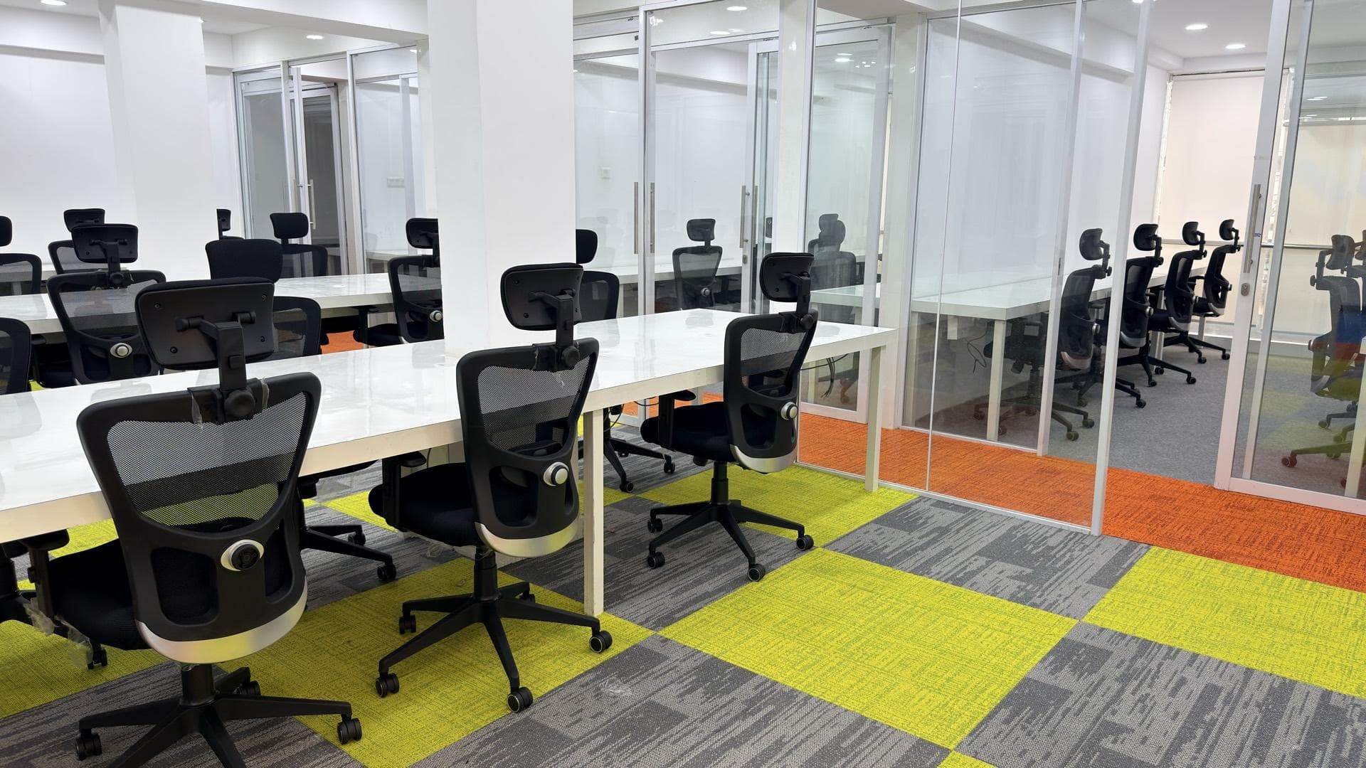 Open Desk Area 