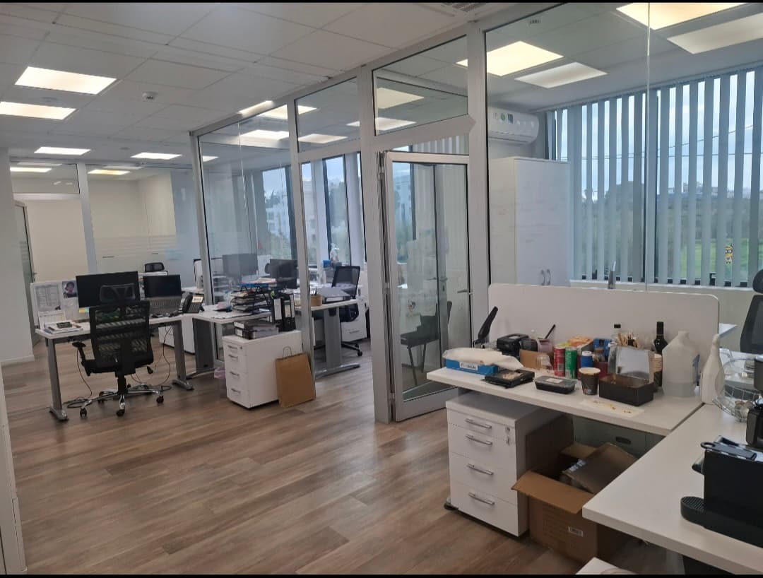 Approximately  60 sm2 office available for 10 persons or more.  We can create the layout according to your company needs. 