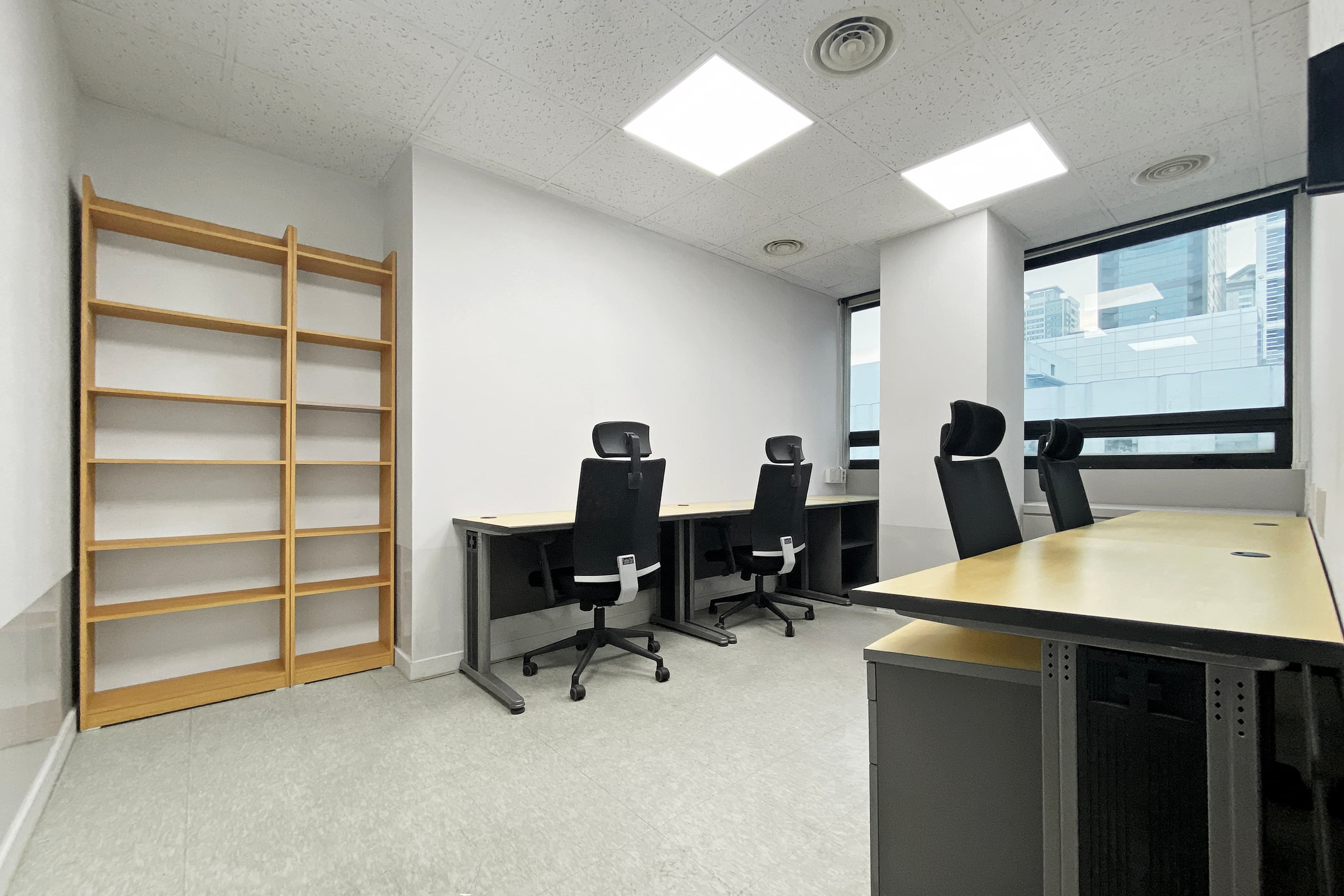 Private office for 4 people