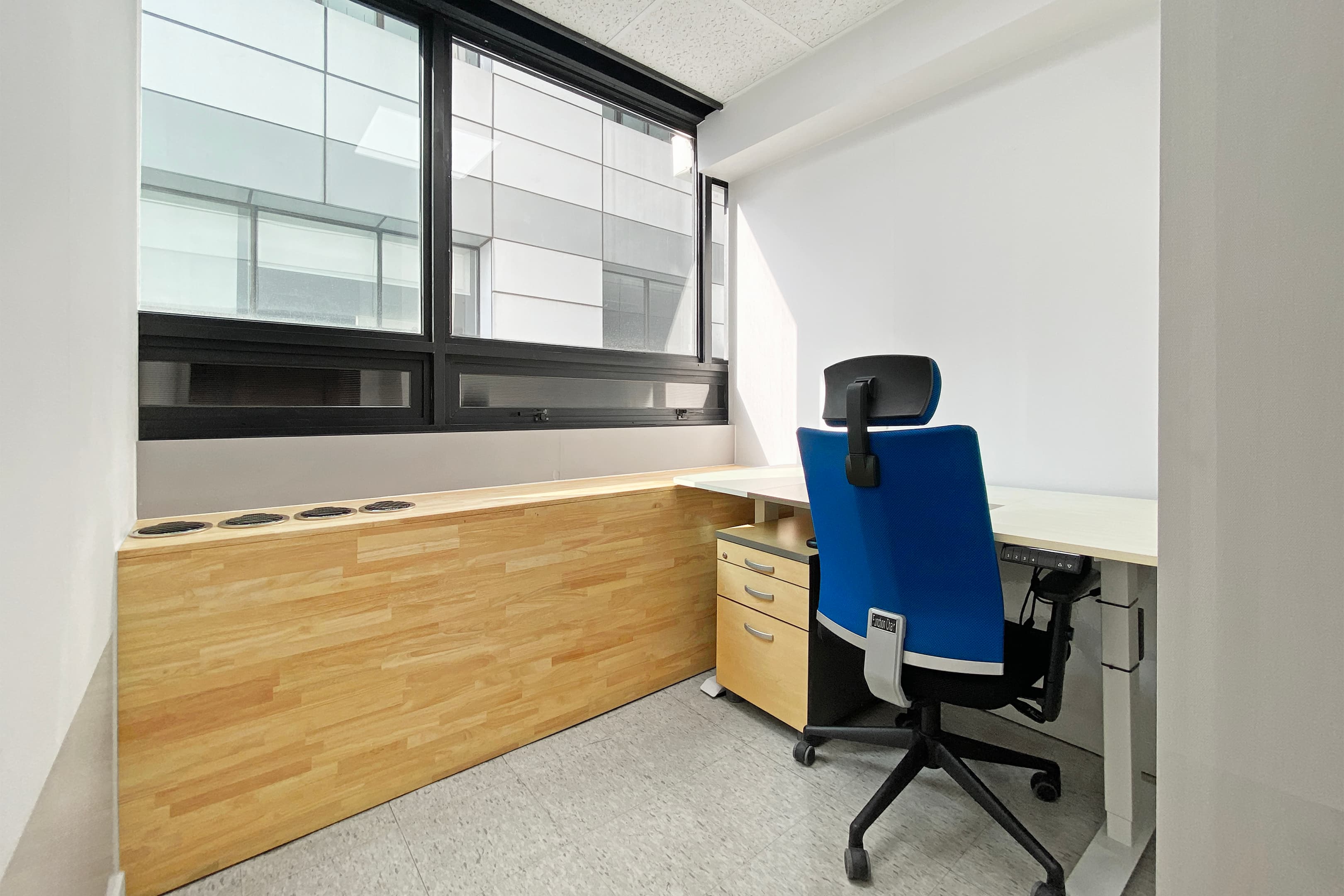 Private office 1 desk window side