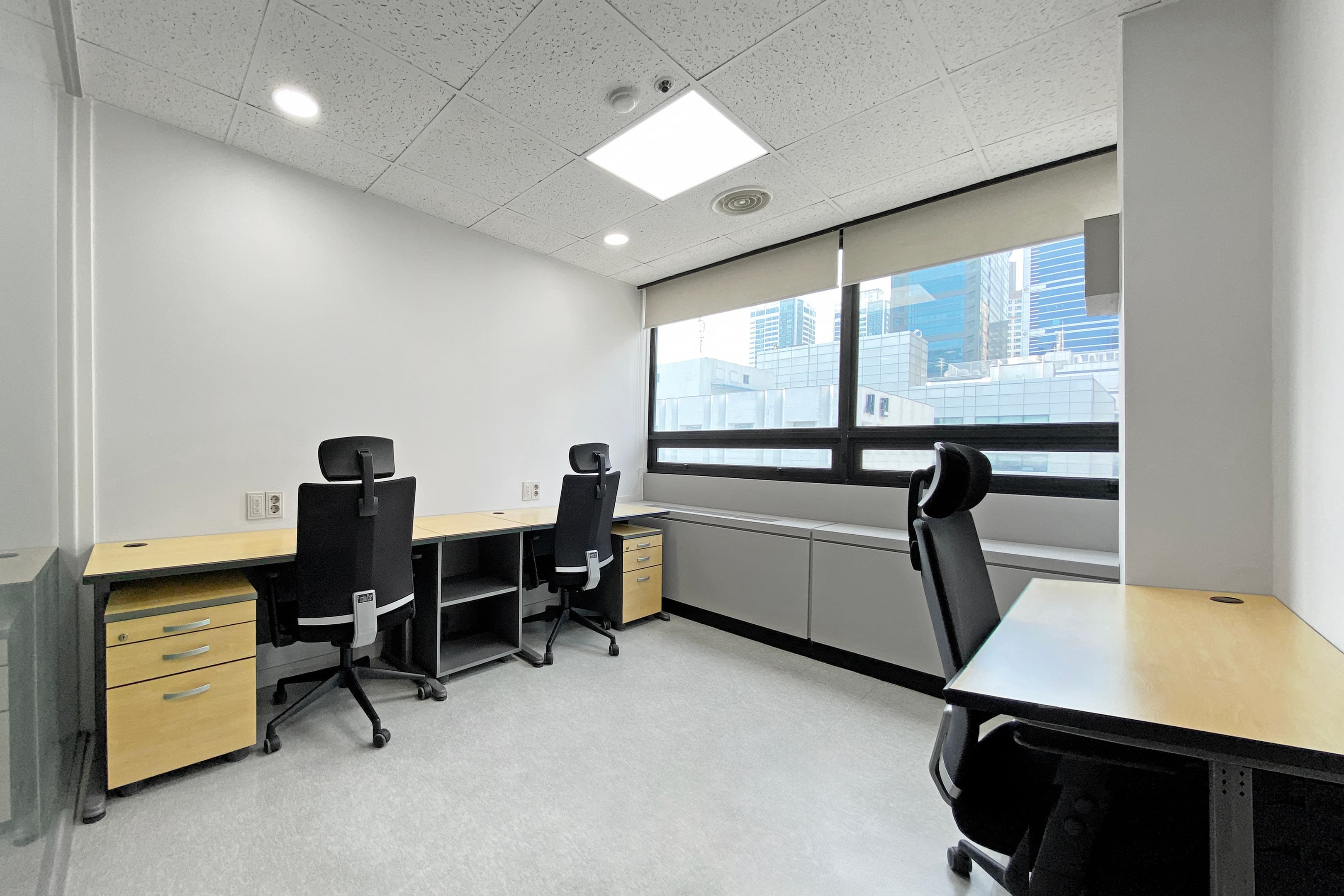 Private office 3 desks window side