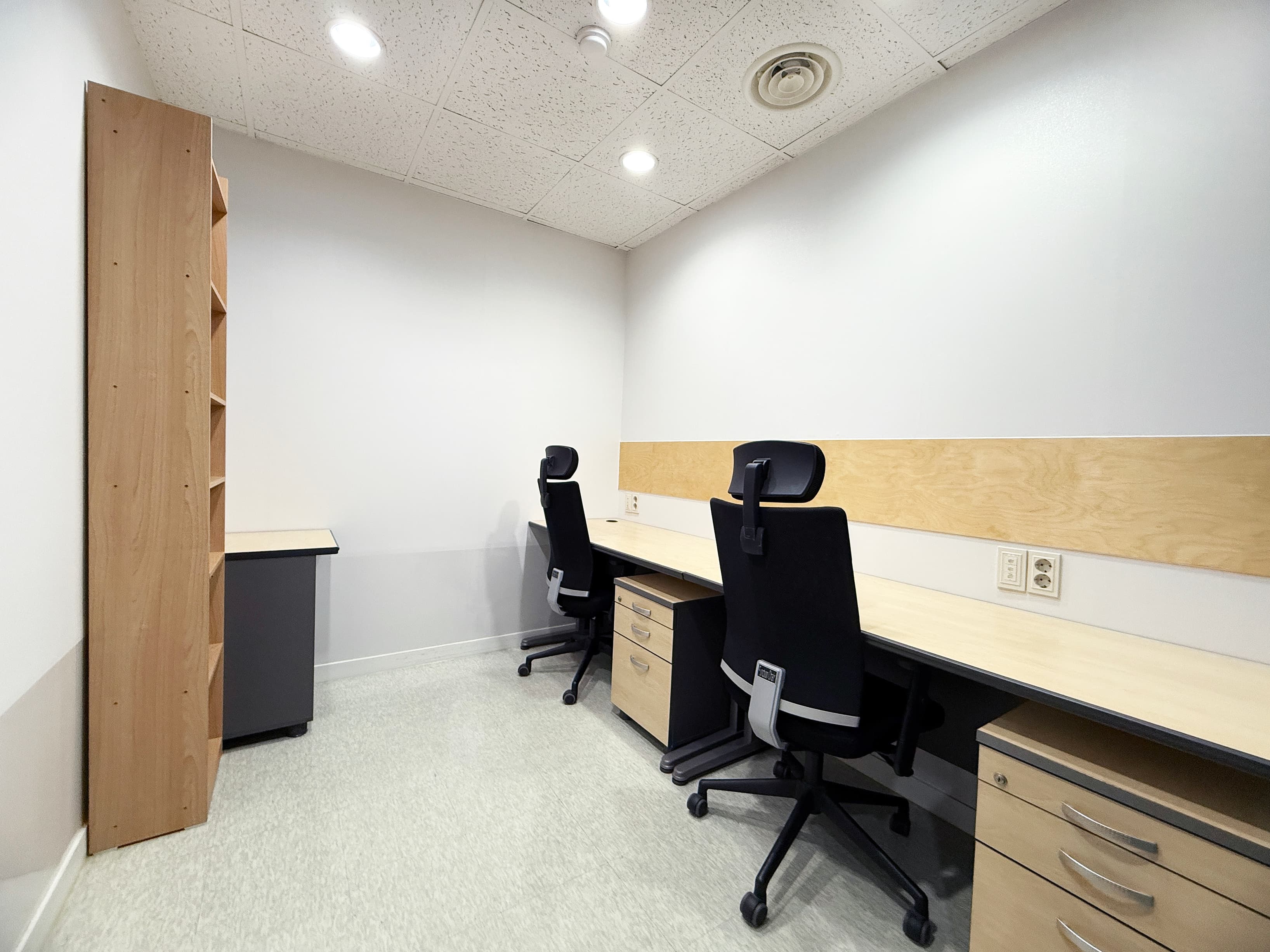 Private office 2 desks insode