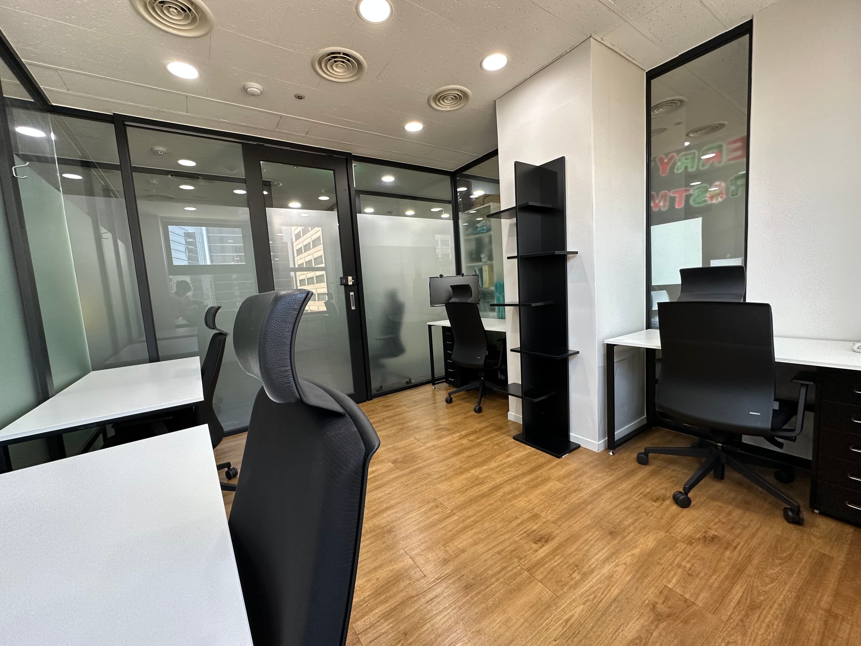Private office 4 desks window side