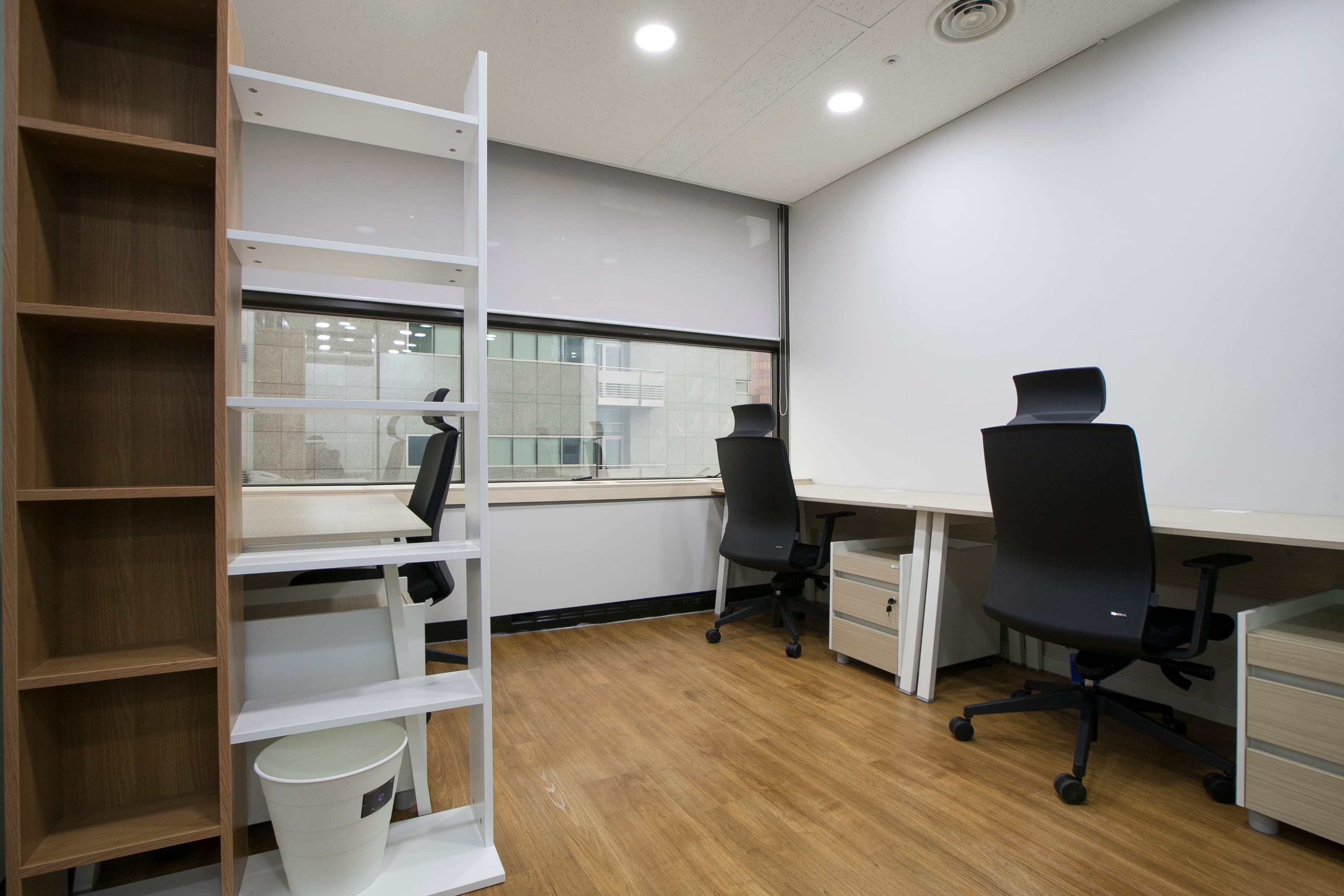 Private office 3 desks window side