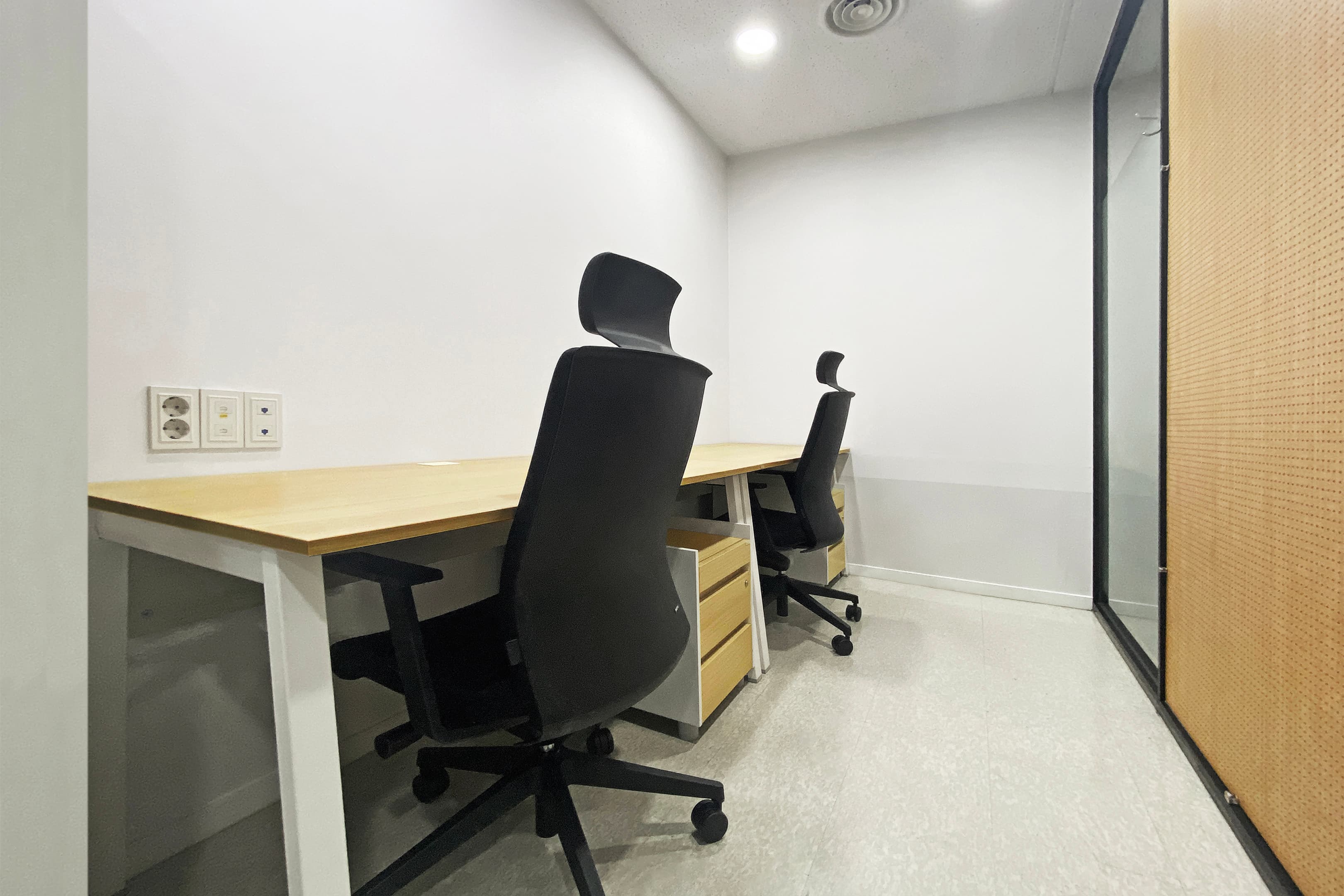 Private office for 2 people
