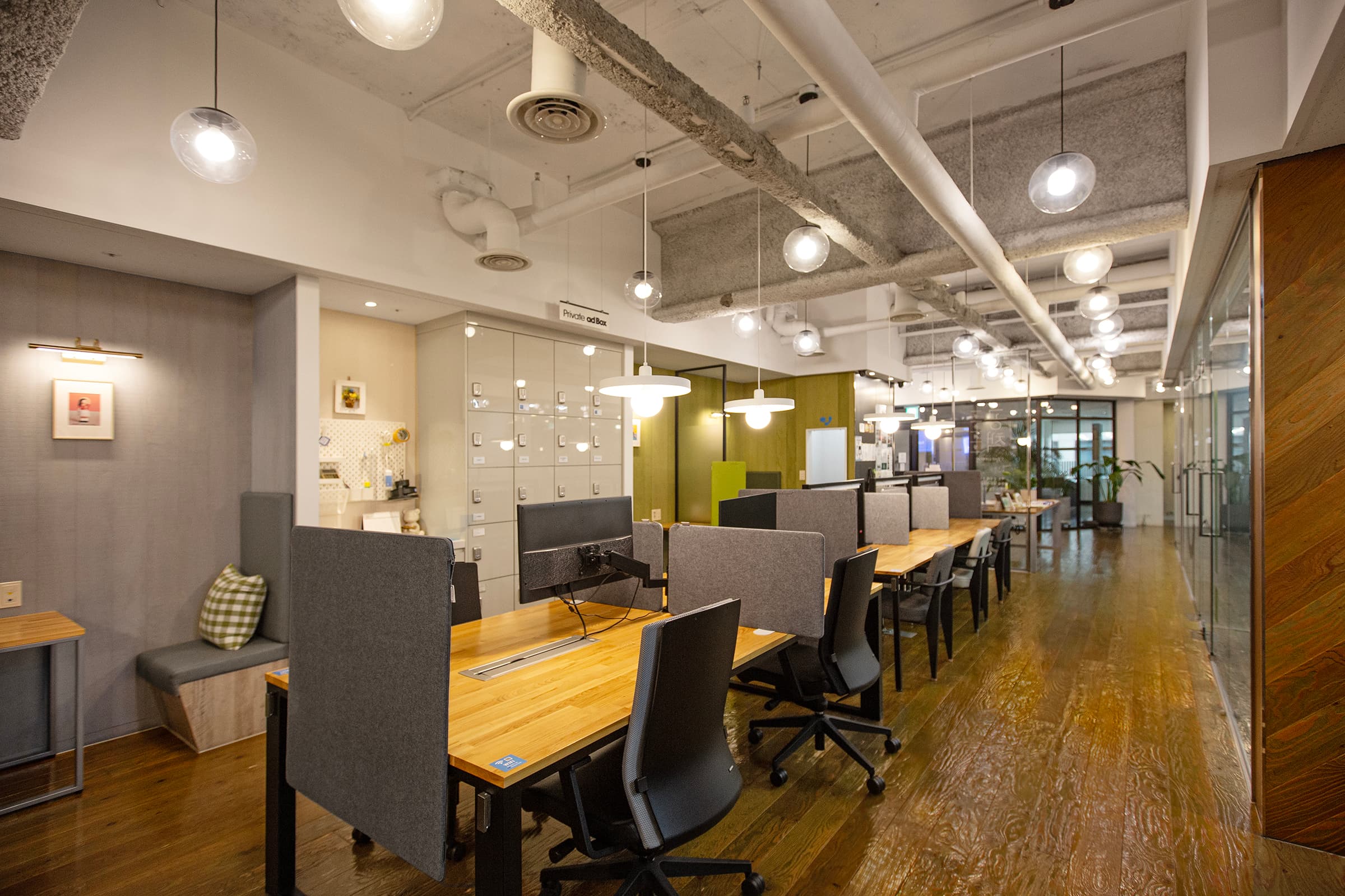 Co-working space common desk