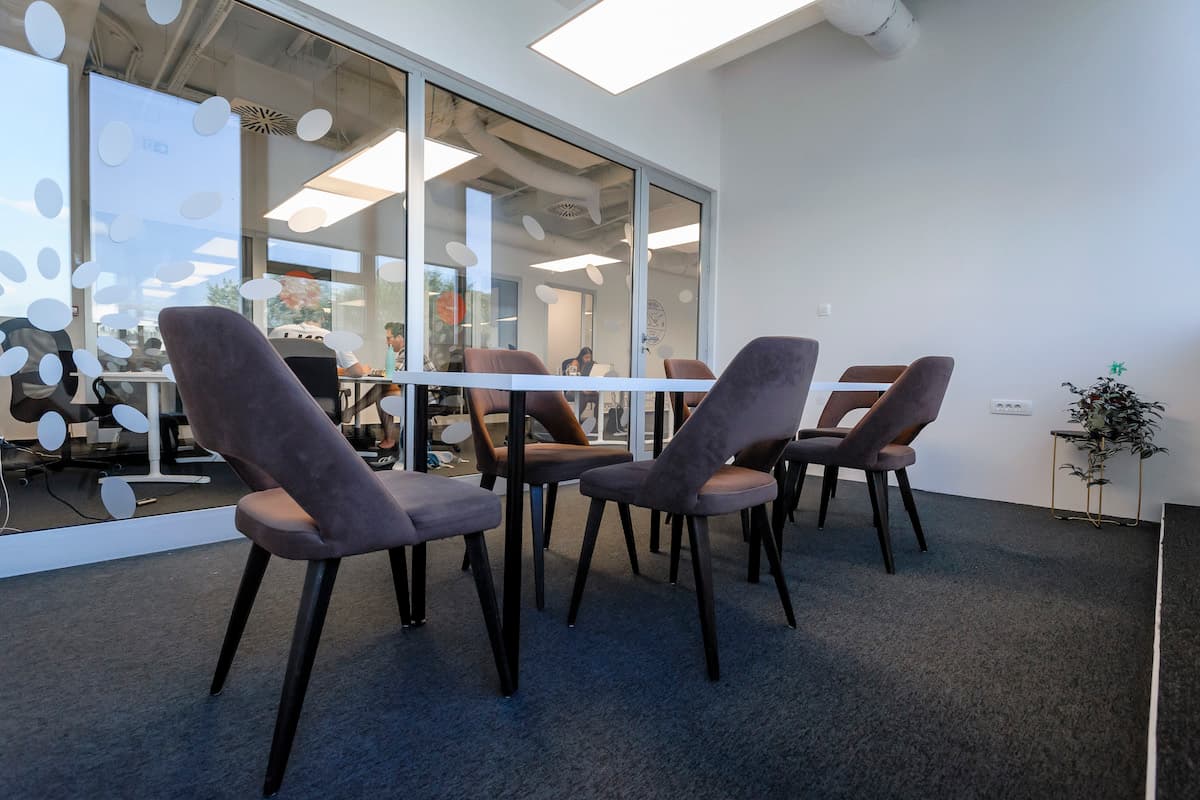 From 50 person events to 8 people meetings to 1:1 brainstorming.