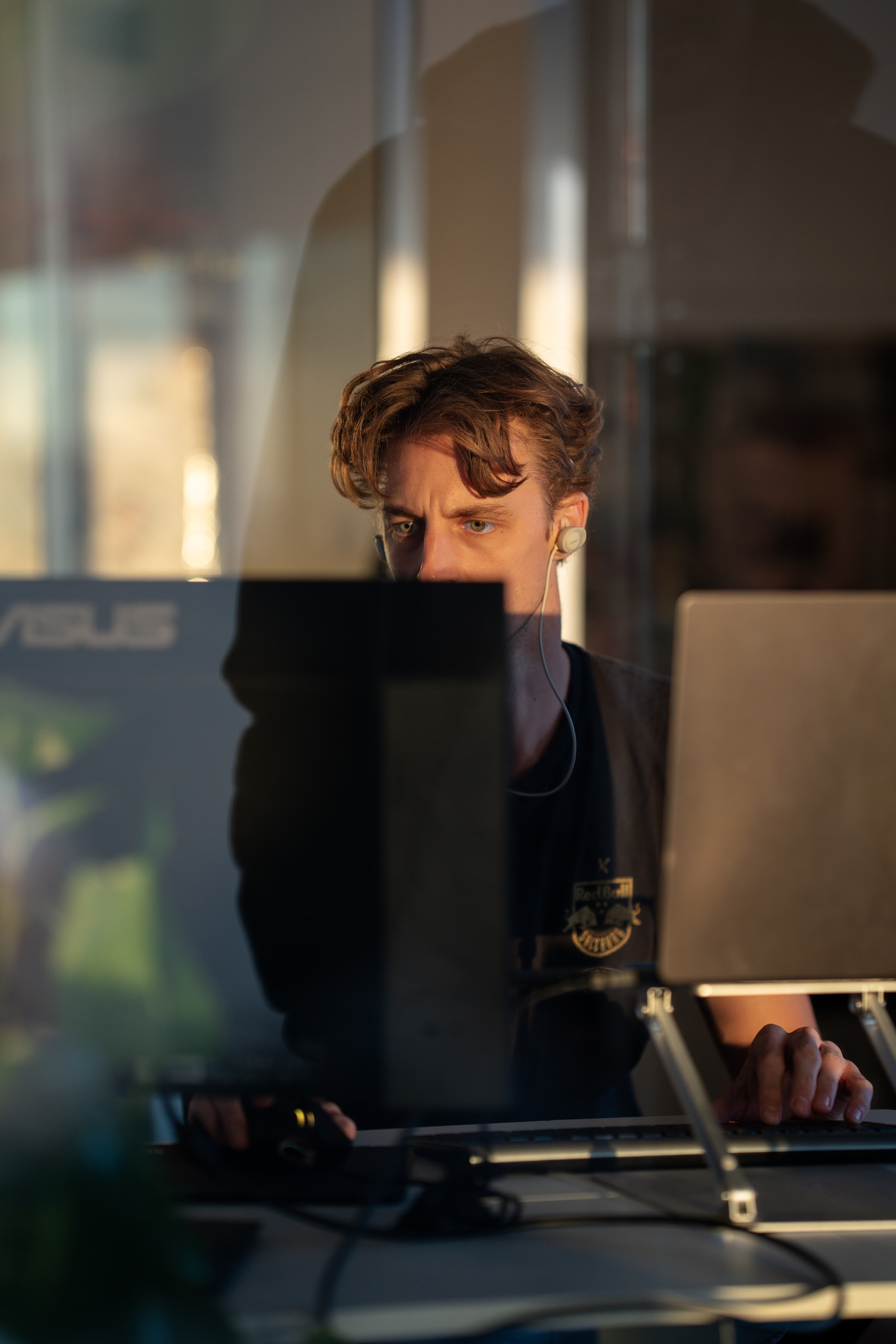 Pure focus at Amsiln Studio, a deep work session space rarely found elsewhere in Tamraght.