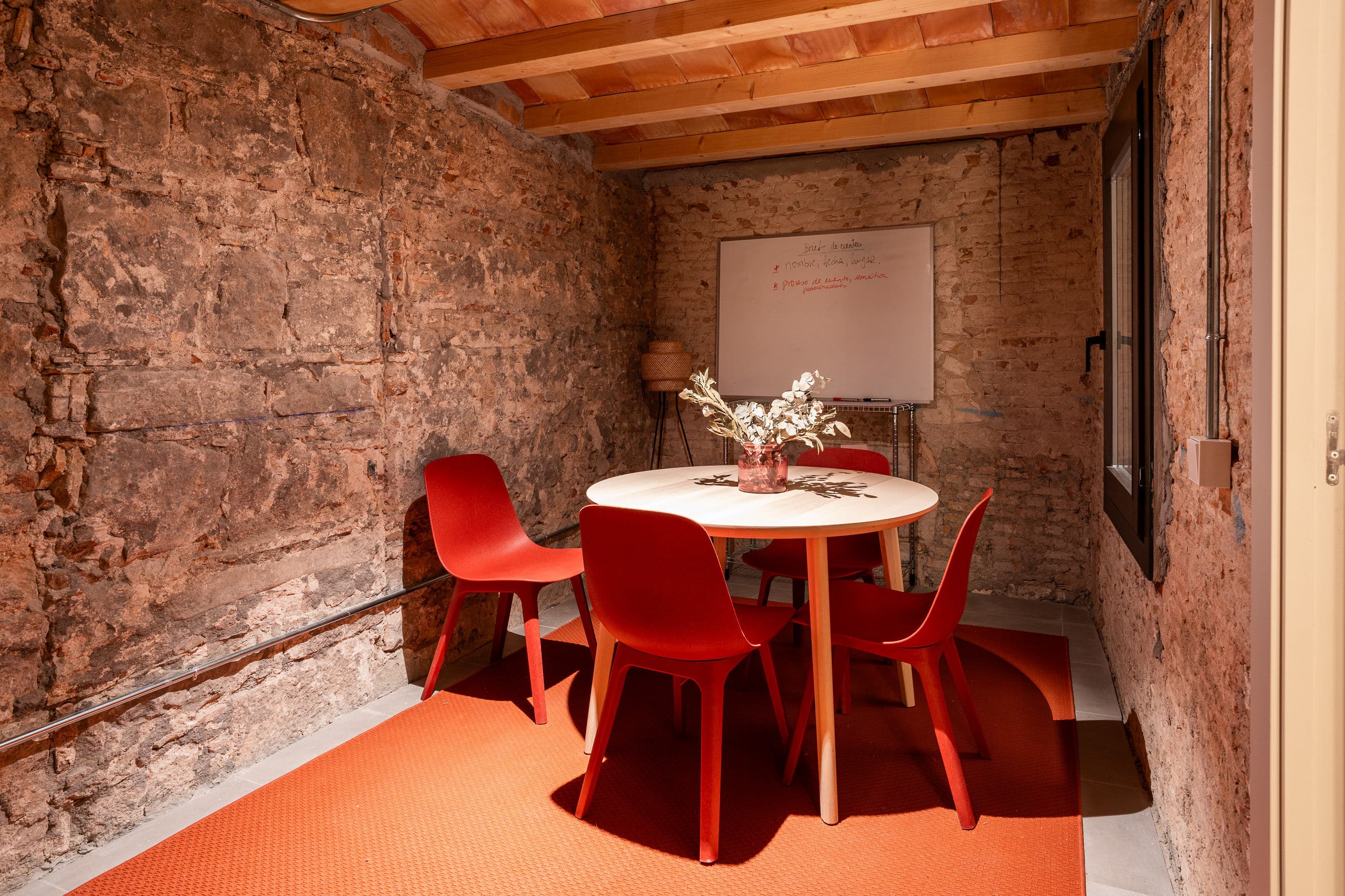 Meeting/Podcast Room Meeting/Podcast Room