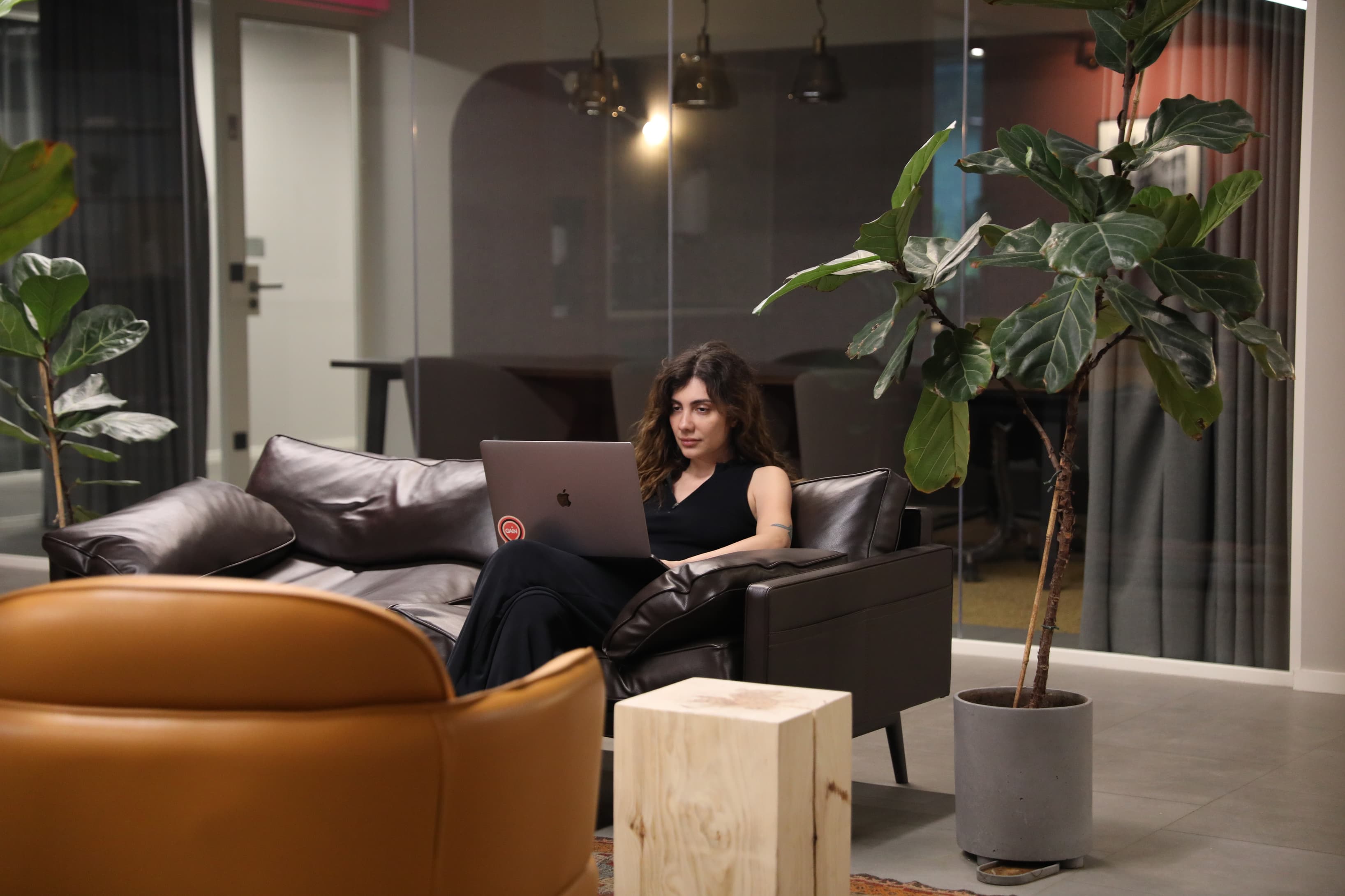 HAN Spaces offers flexible coworking for all professionals—access comfy, shared workspaces 24/7 with no fixed costs.