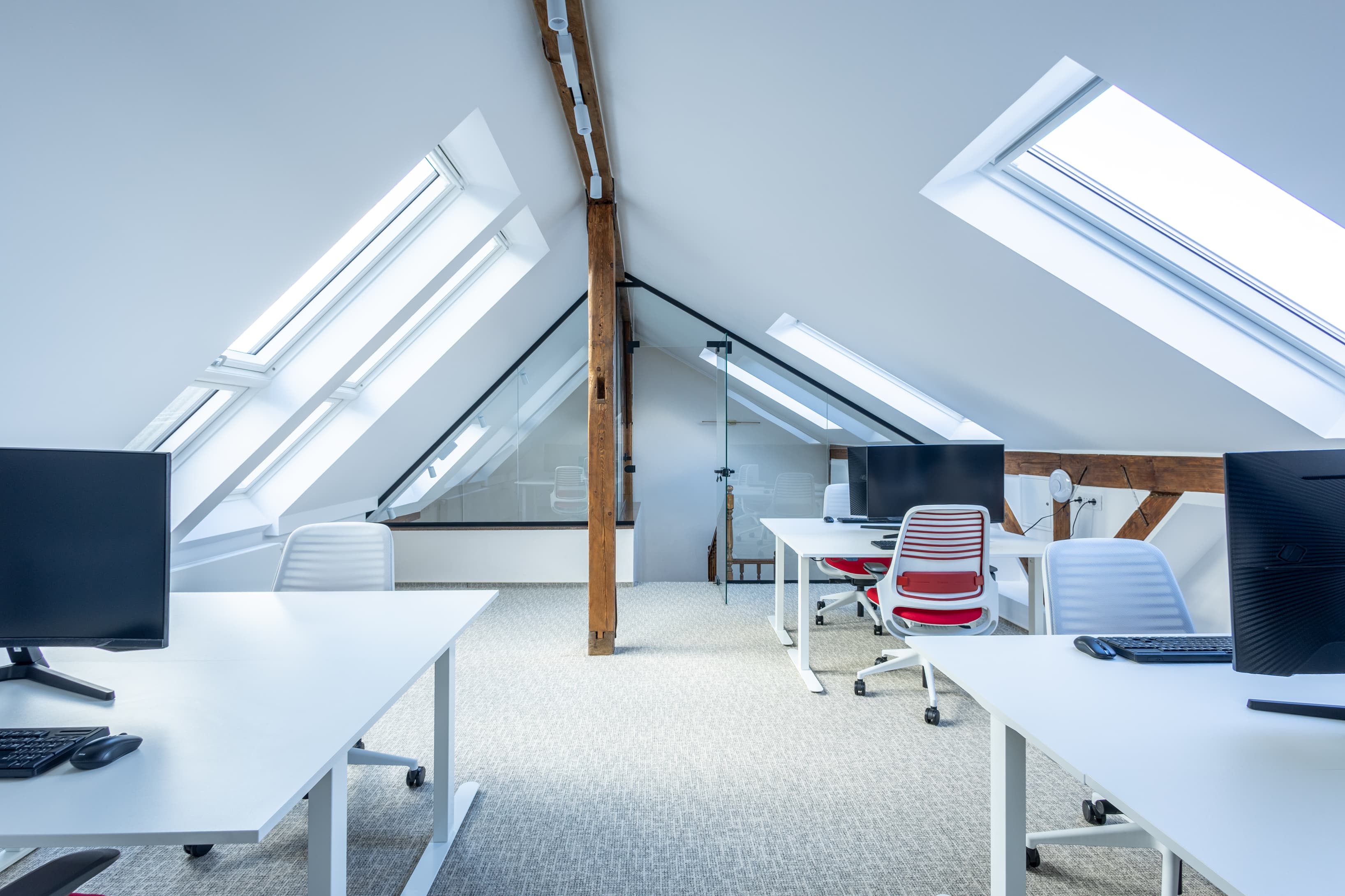 private office with fully equipped workstations. 6 people