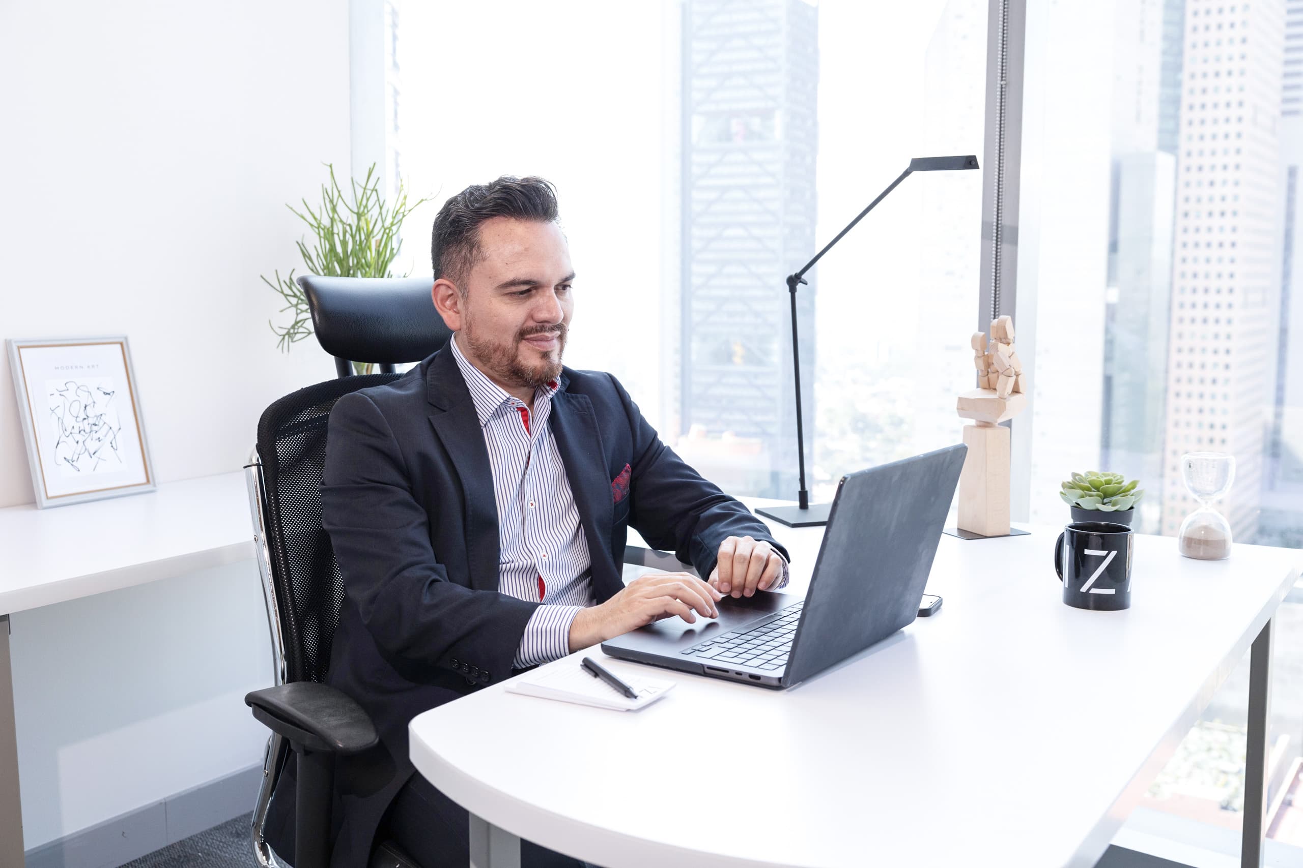 It offers spectacular views of two of the city's most iconic monuments: Diana the Huntress and the Angel of Independence.