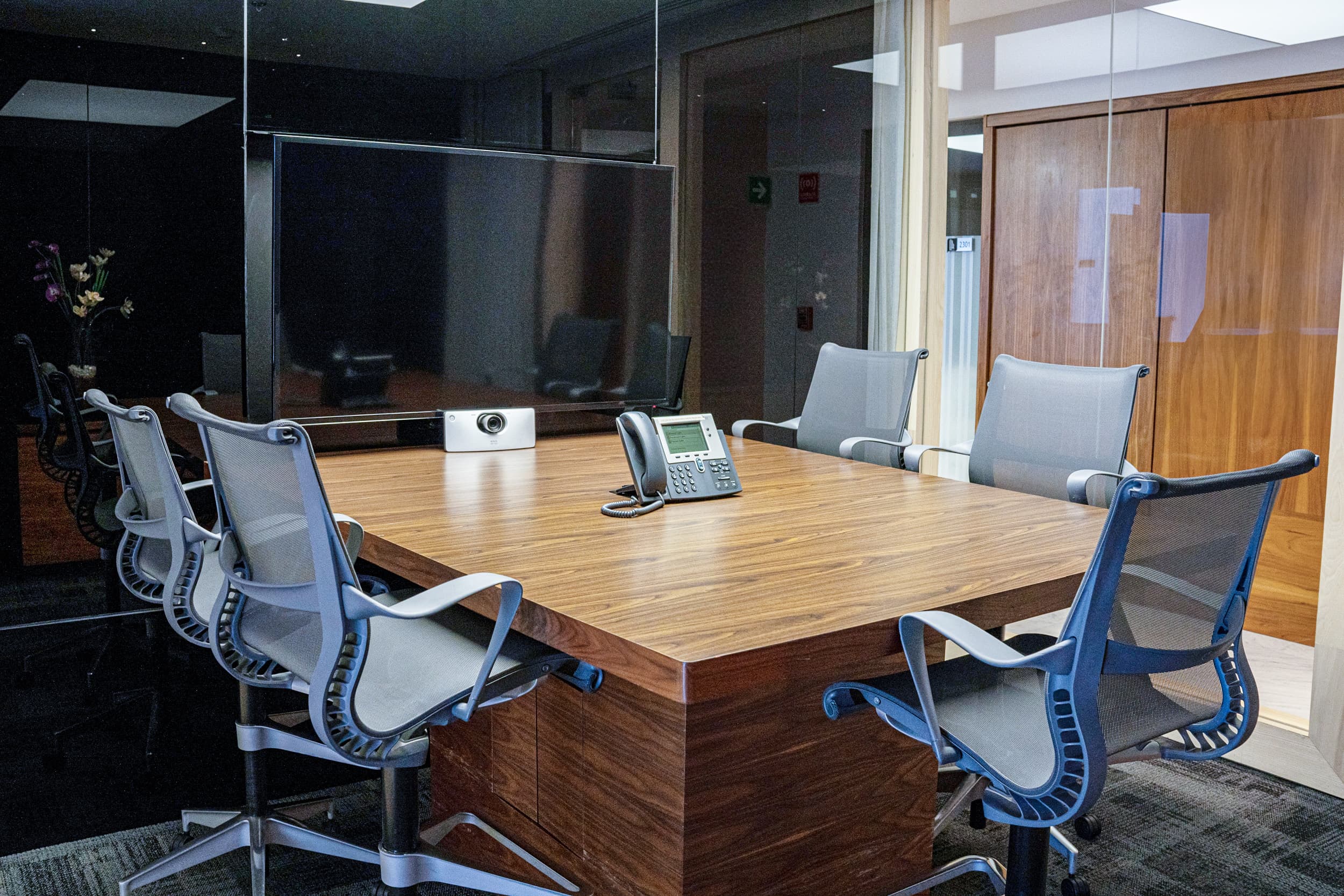 It offers spectacular views of two of the city's most iconic monuments: Diana the Huntress and the Angel of Independence.