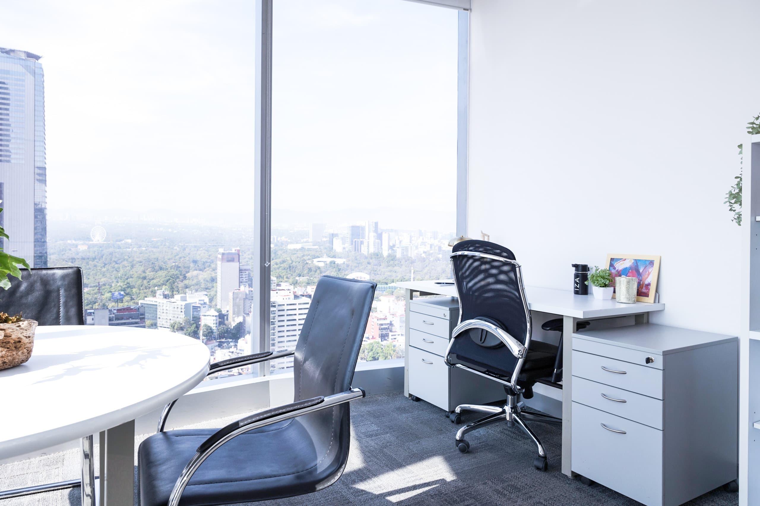 It offers spectacular views of two of the city's most iconic monuments: Diana the Huntress and the Angel of Independence.