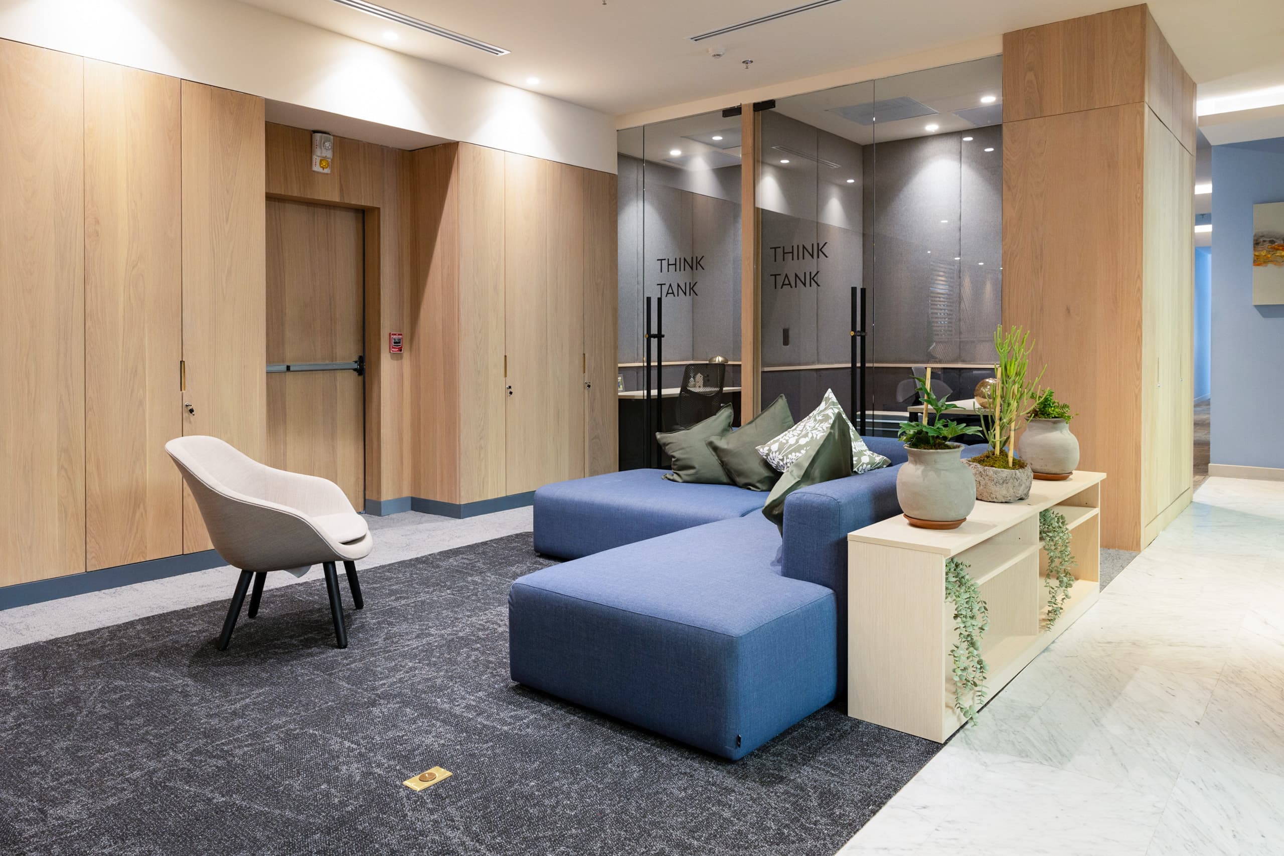 It offers spectacular views of two of the city's most iconic monuments: Diana the Huntress and the Angel of Independence.