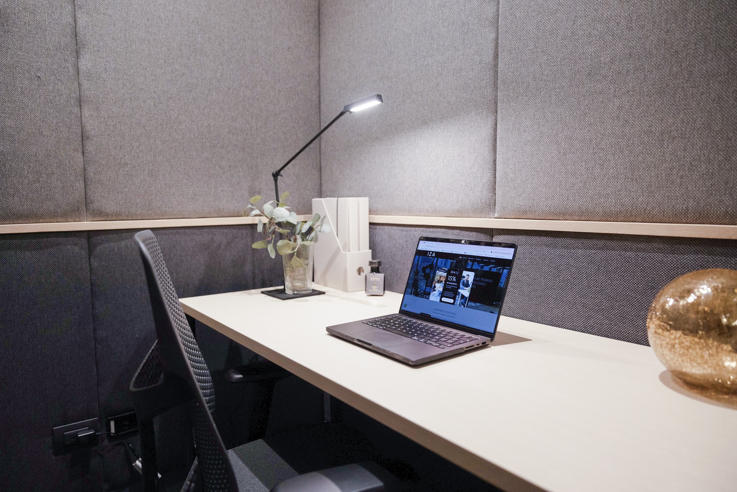 It offers spectacular views of two of the city's most iconic monuments: Diana the Huntress and the Angel of Independence.