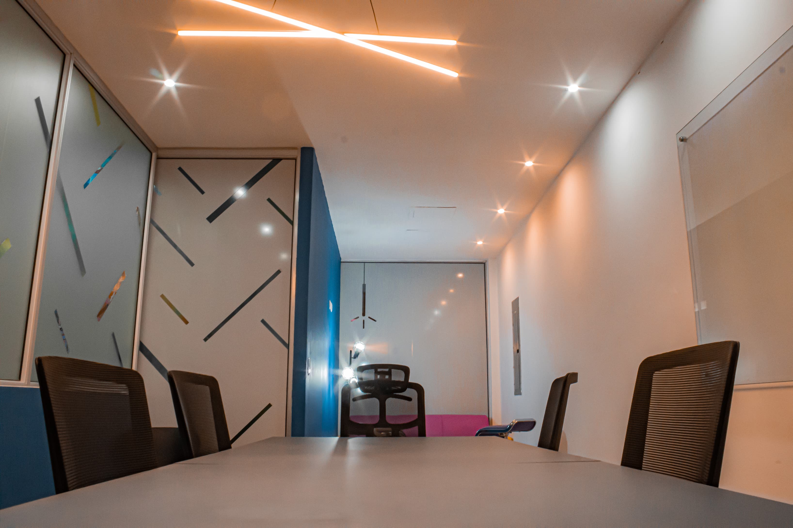 Sala de reunión para 8 personas Sala de reunión para 8 personas