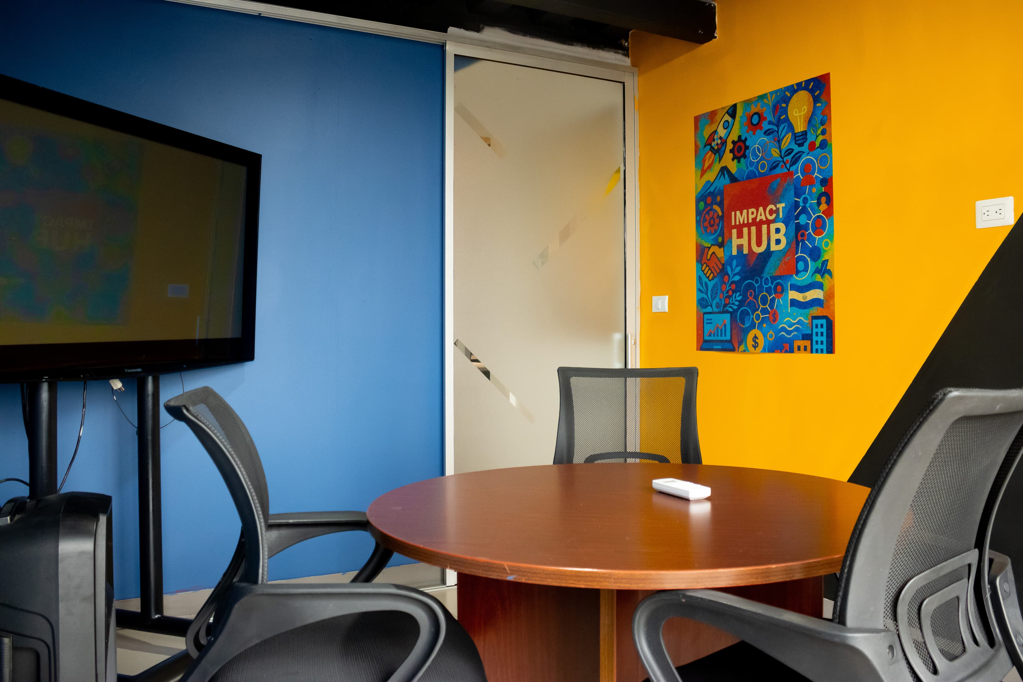 Sala de reunión para 4 personas Sala de reunión para 4 personas