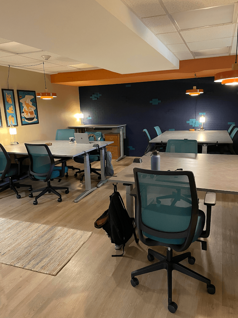 Coworking room for casual work + chat Coworking room for casual work + chat
