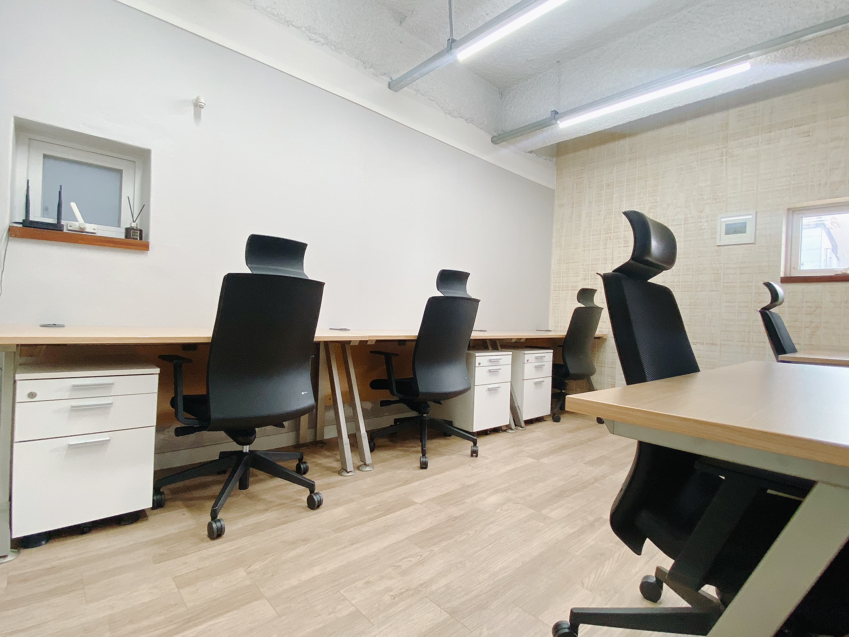 Private office 4~5 desks