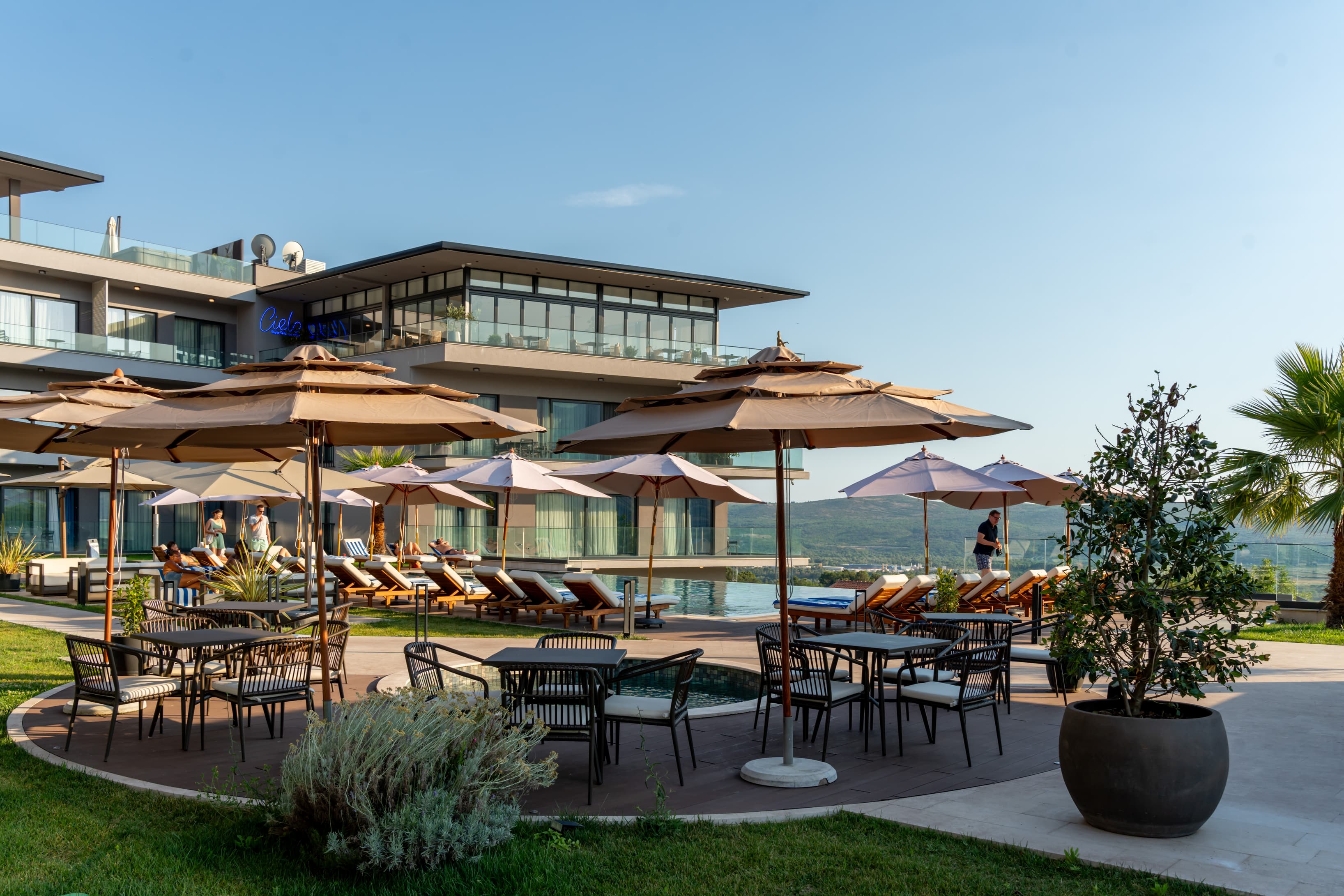 Pool Bar