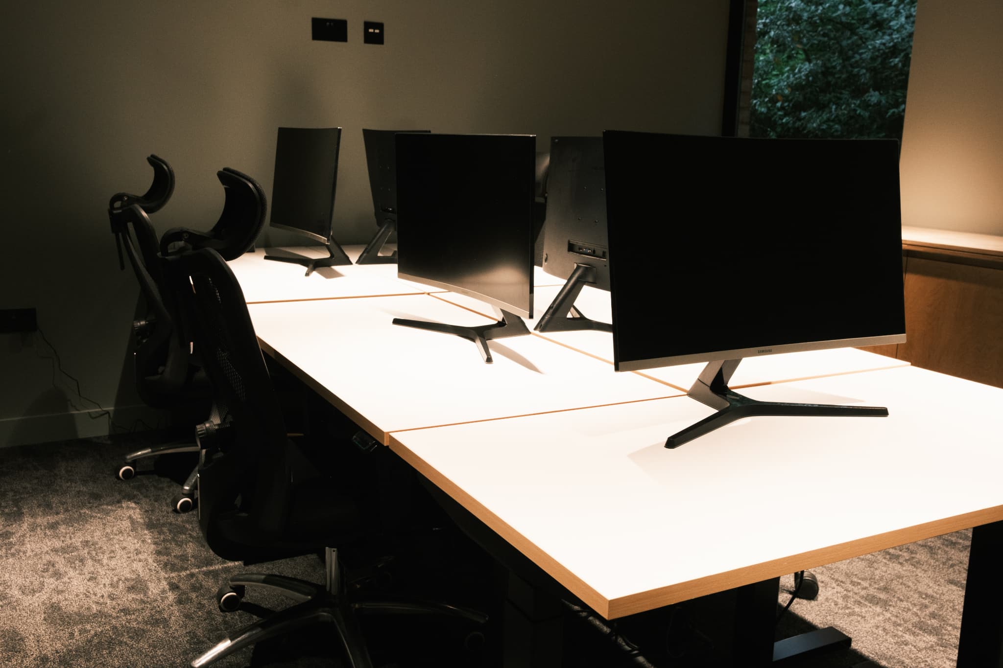 Desks/Monitors