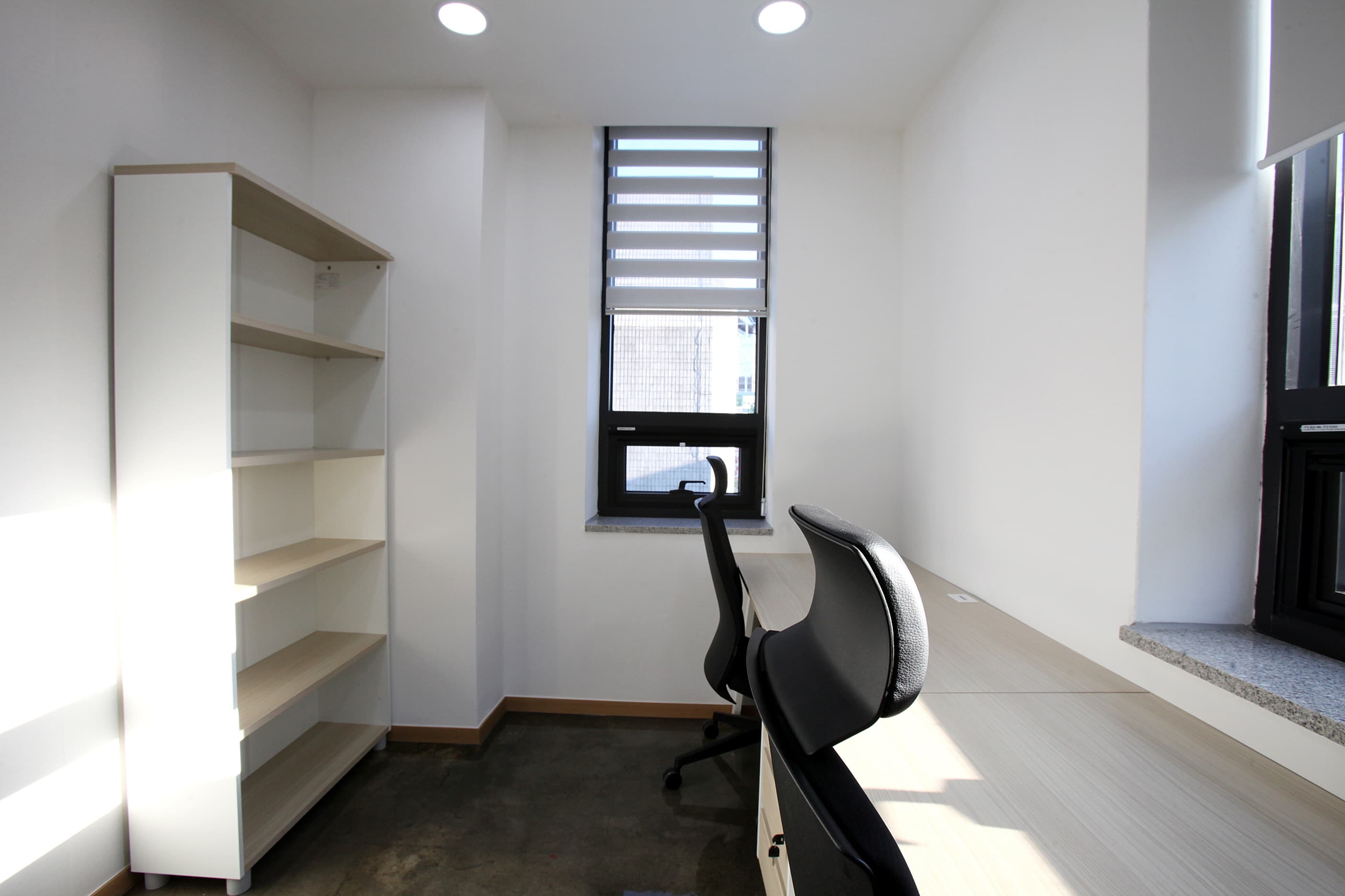 Private office for 2 people window Private office for 2 people window