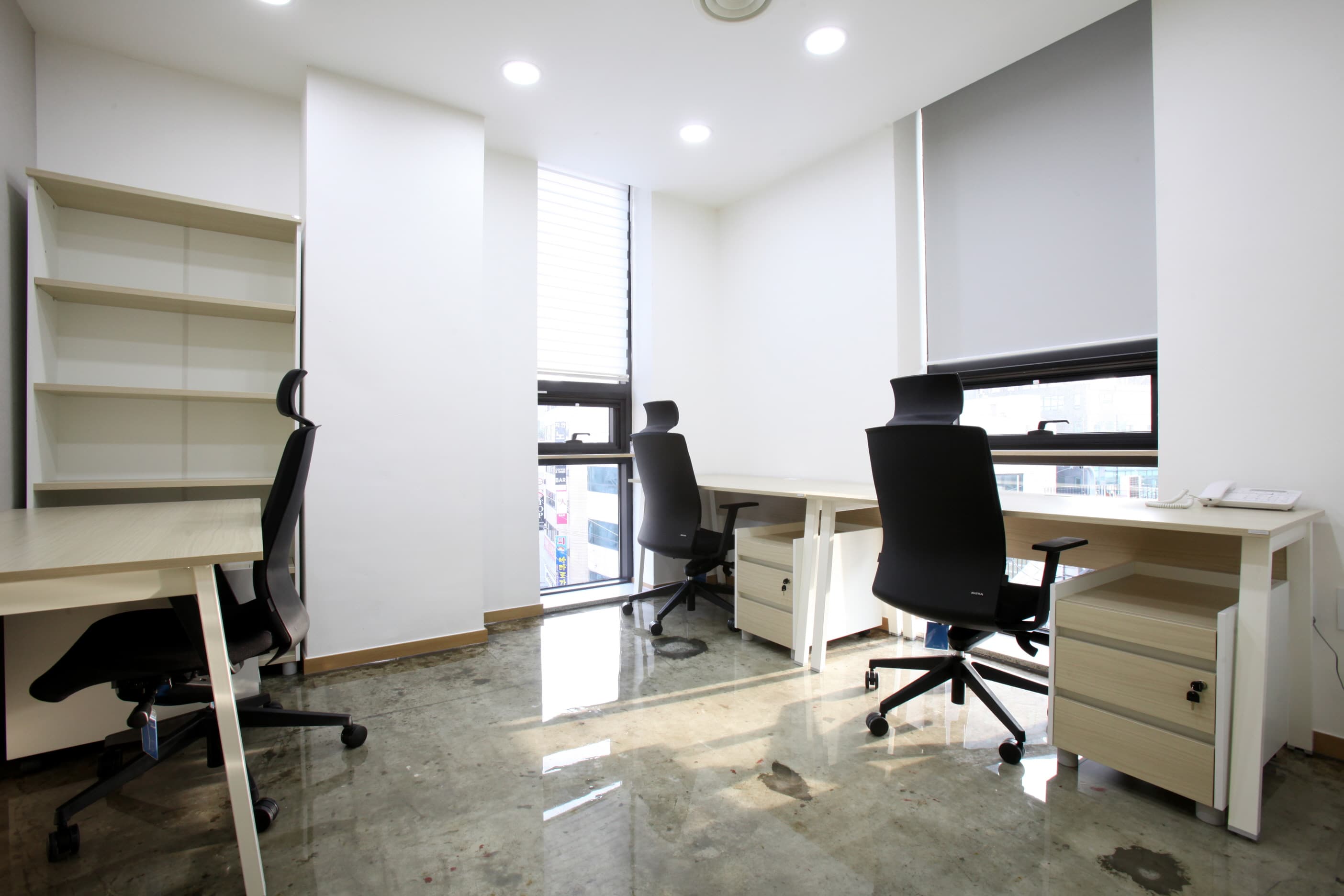 Private office for 3 people window Private office for 3 people window