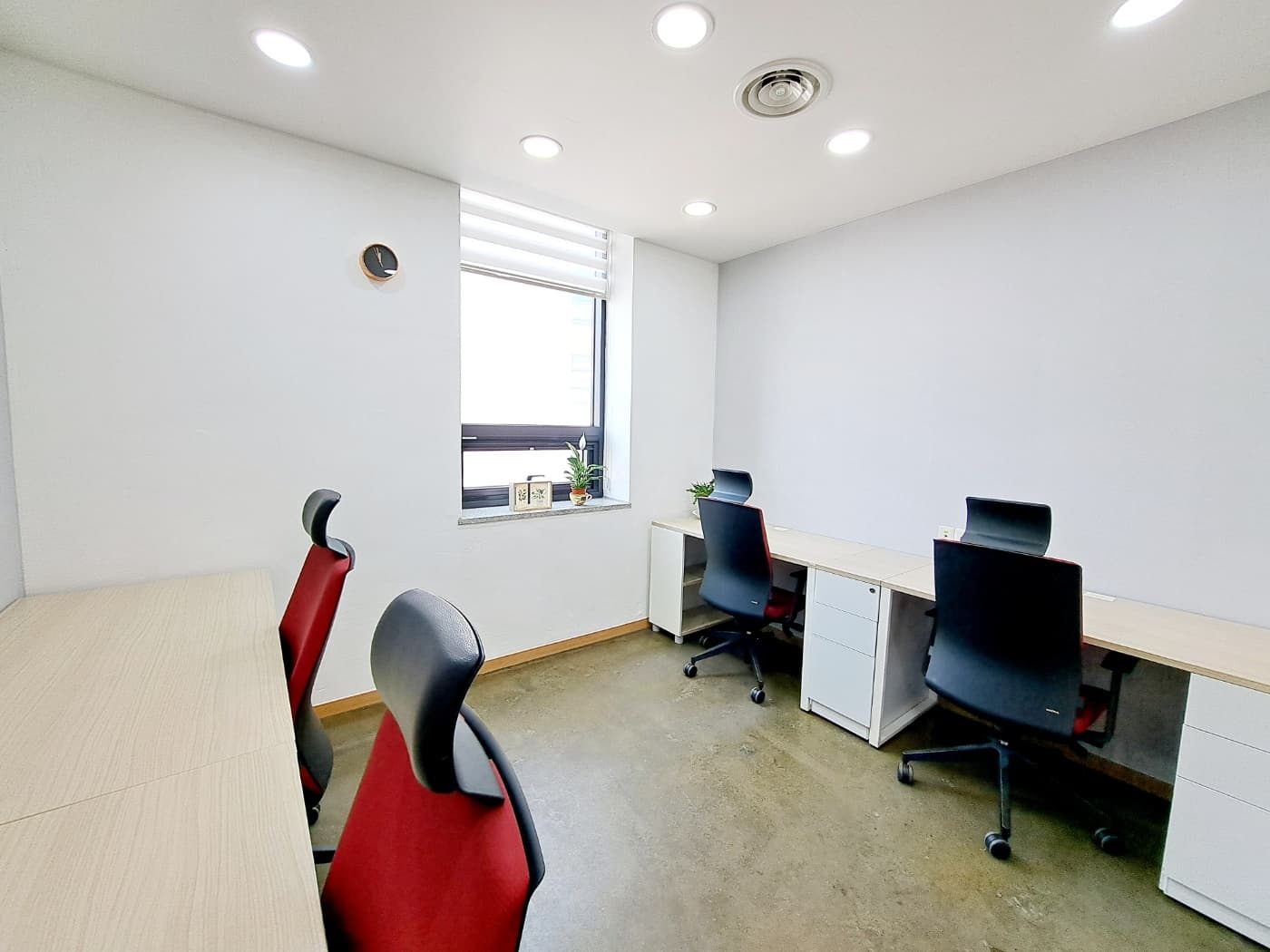 Private office for 4 people Private office for 4 people