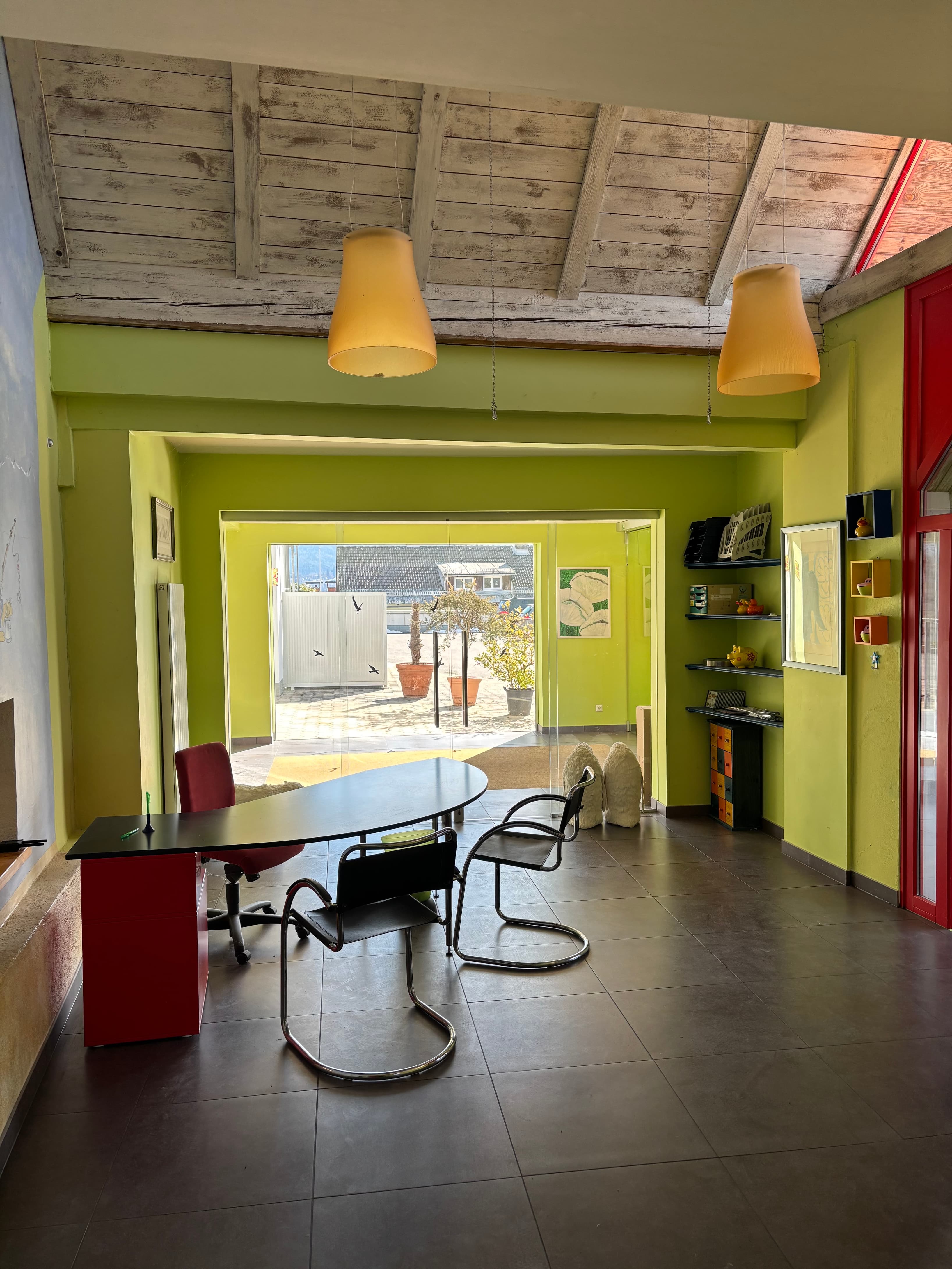 Büroansicht eines Arbeitsplatzes Büroansicht eines Arbeitsplatzes