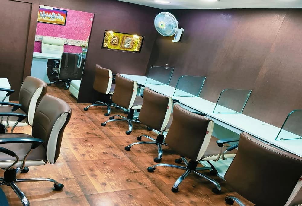 Spacious dedicated desk area with ergonomic seating & warm wood flooring, providing a comfortable and productive environment. Spacious dedicated desk area with ergonomic seating & warm wood flooring, providing a comfortable and productive environment.